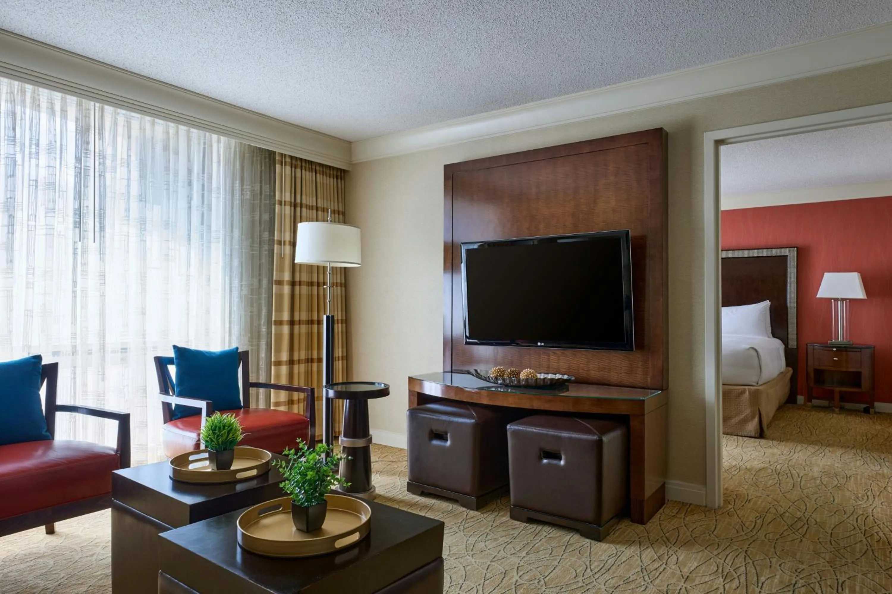 Living room in Marriott Chicago O’Hare