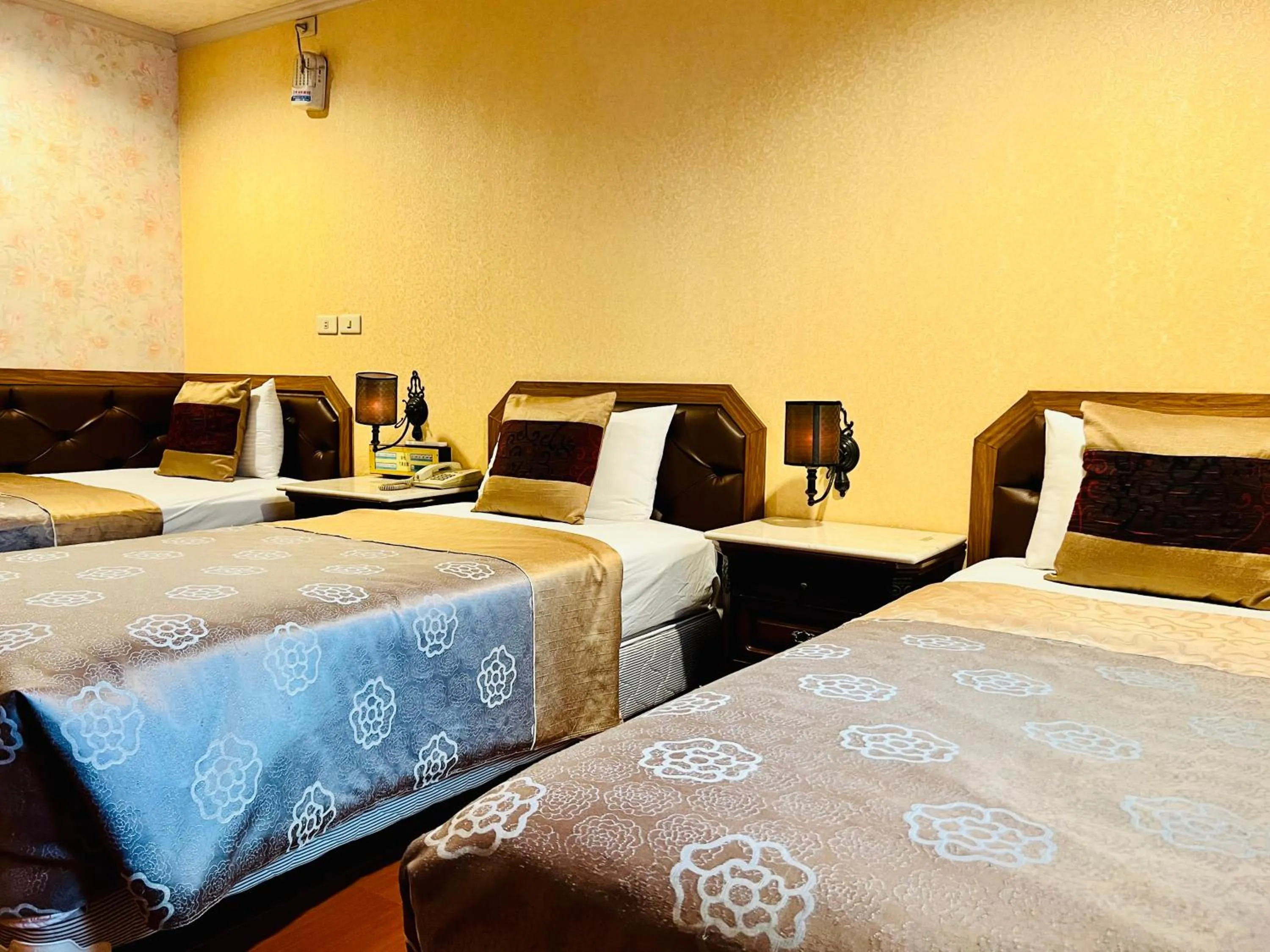 Bedroom, Bed in Shinyes Motel