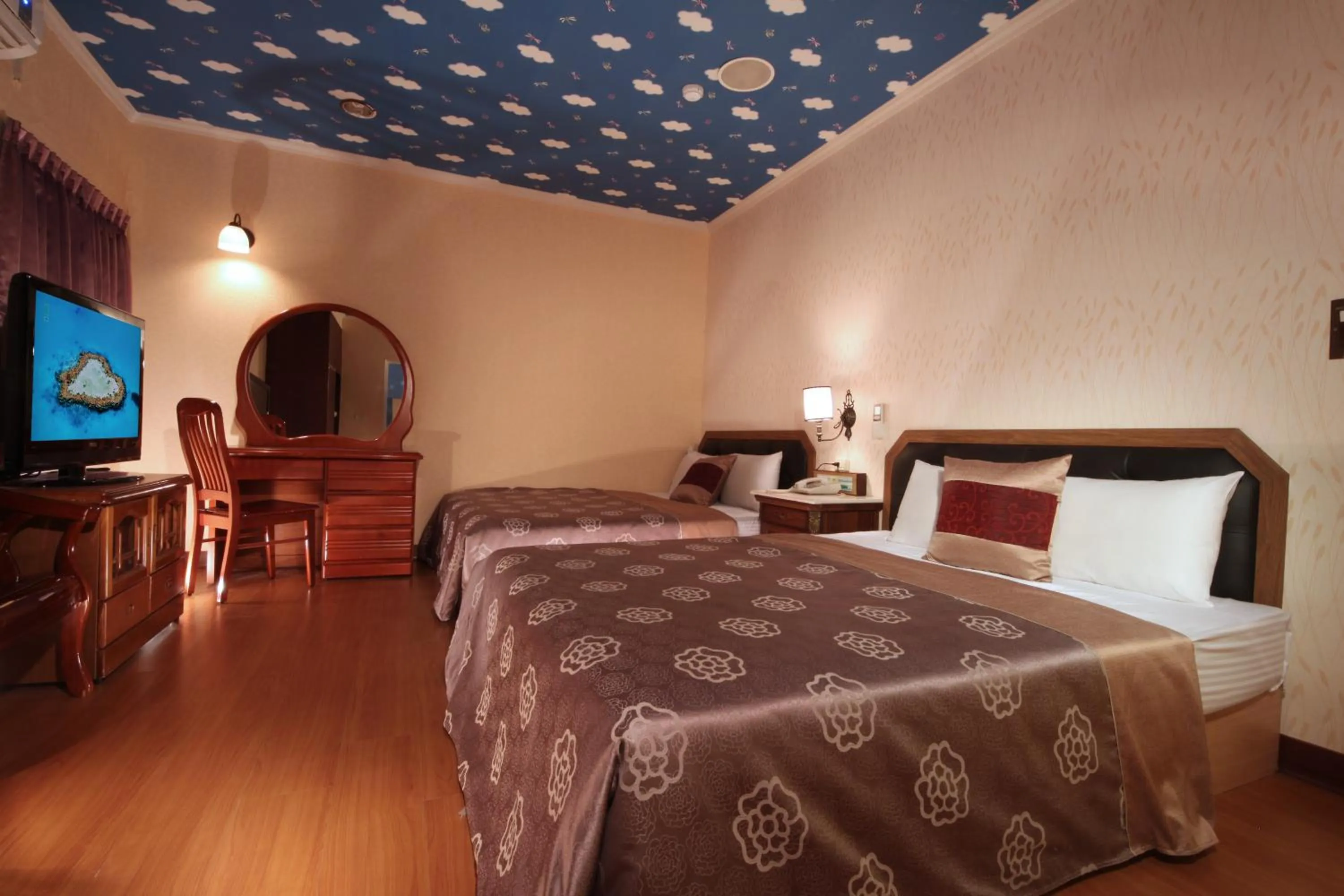 Bed in Shinyes Motel