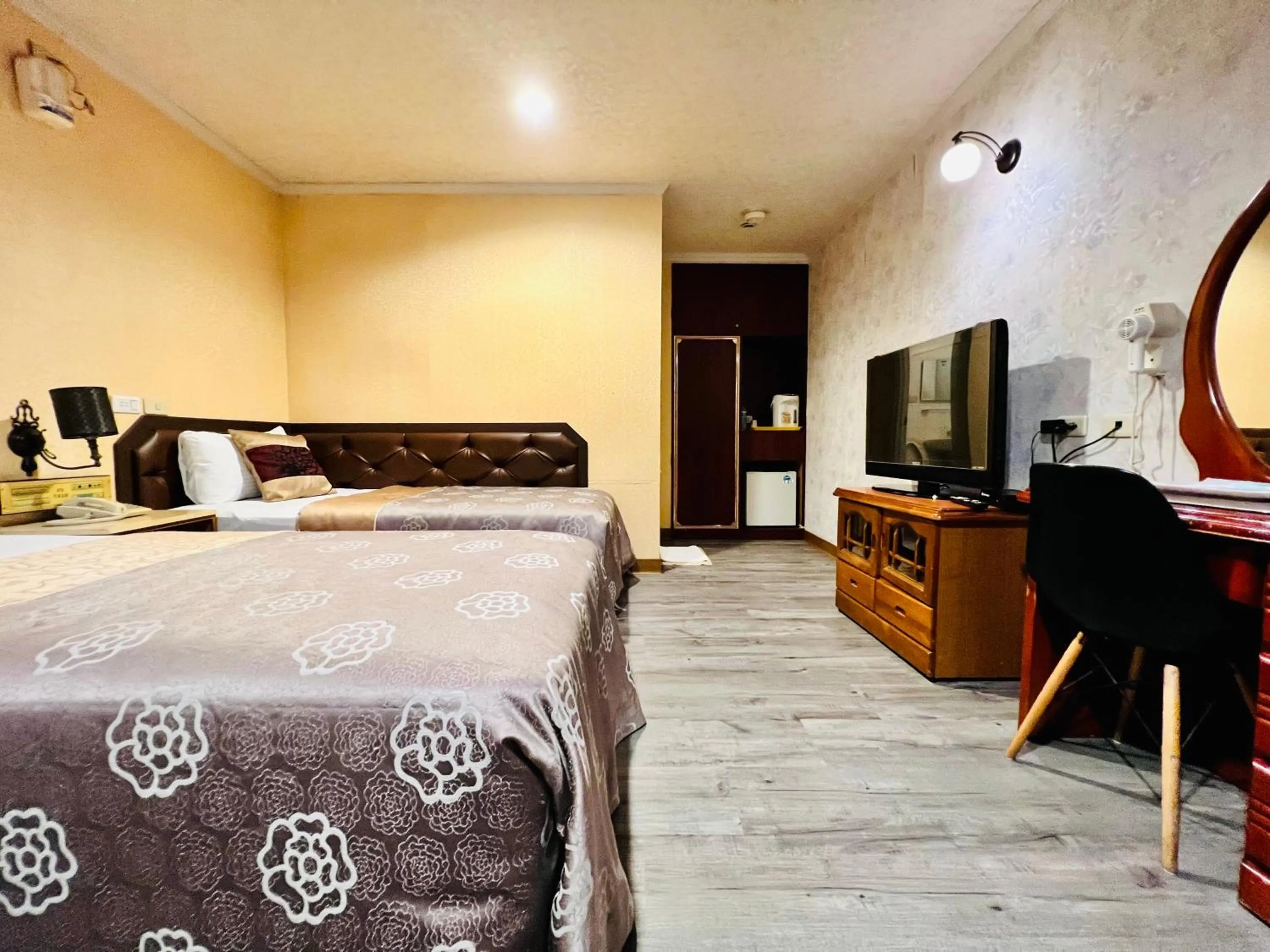 Bed in Shinyes Motel