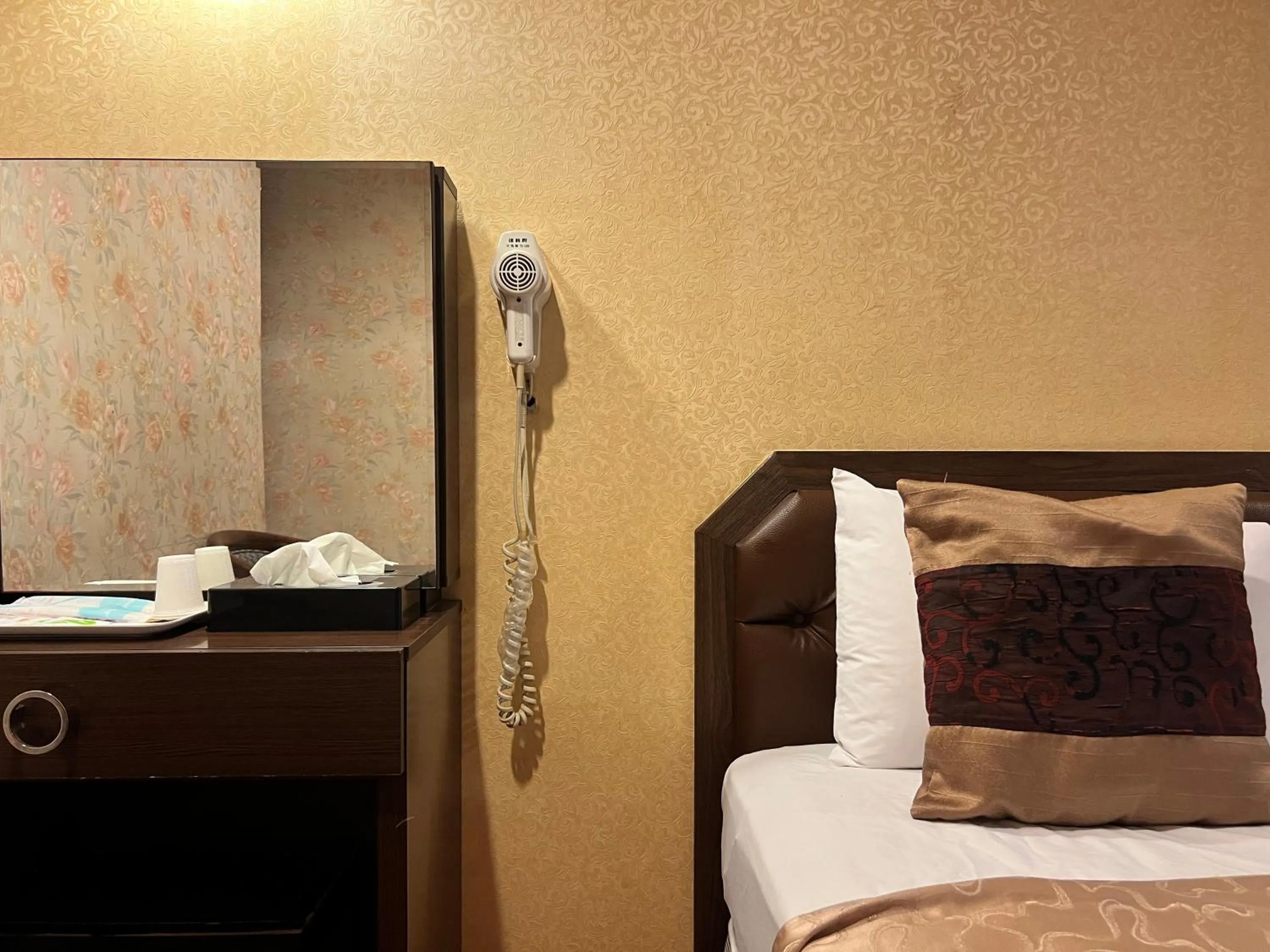 Bedroom, Bed in Shinyes Motel