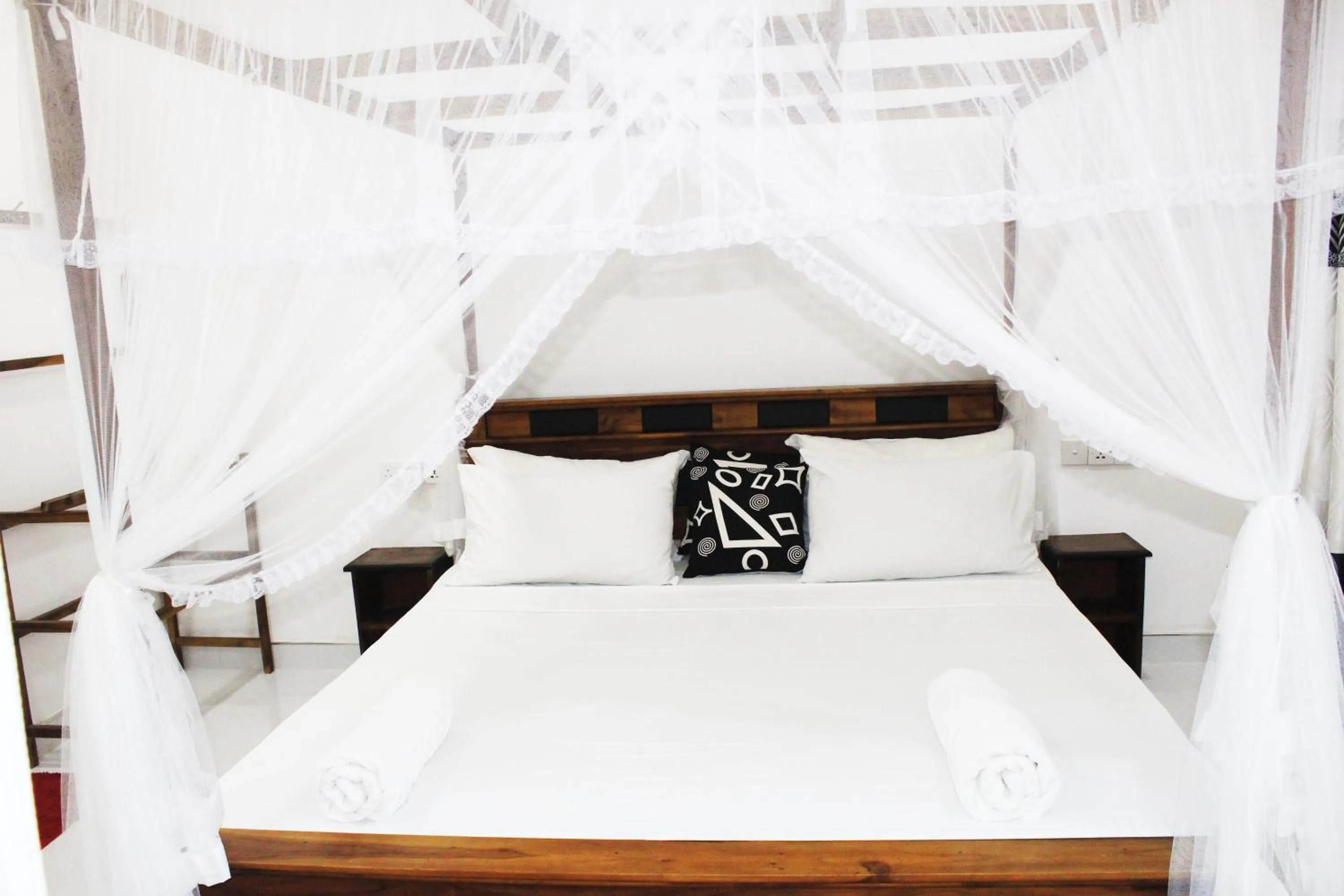 Bedroom, Bed in Sunrise Cottage