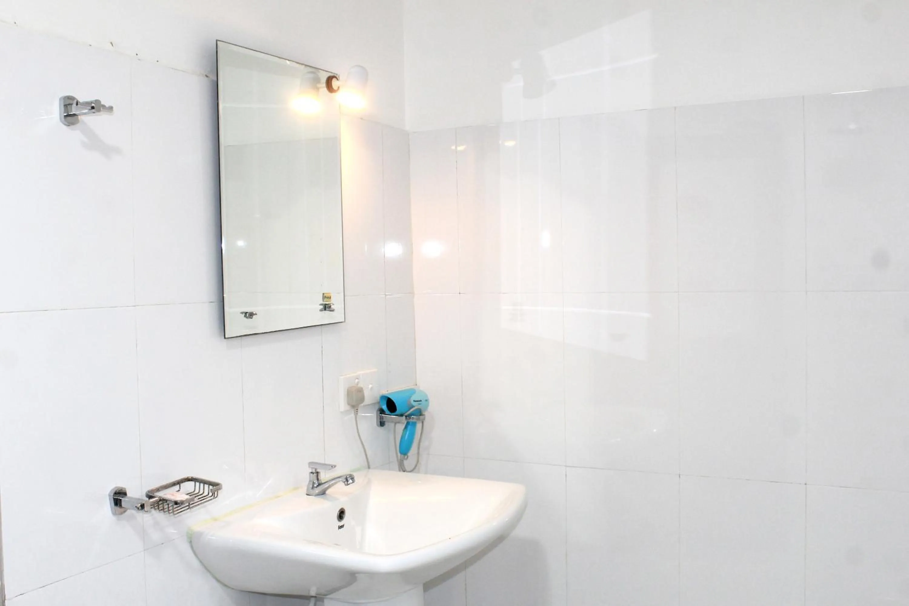 Bathroom in Sunrise Cottage