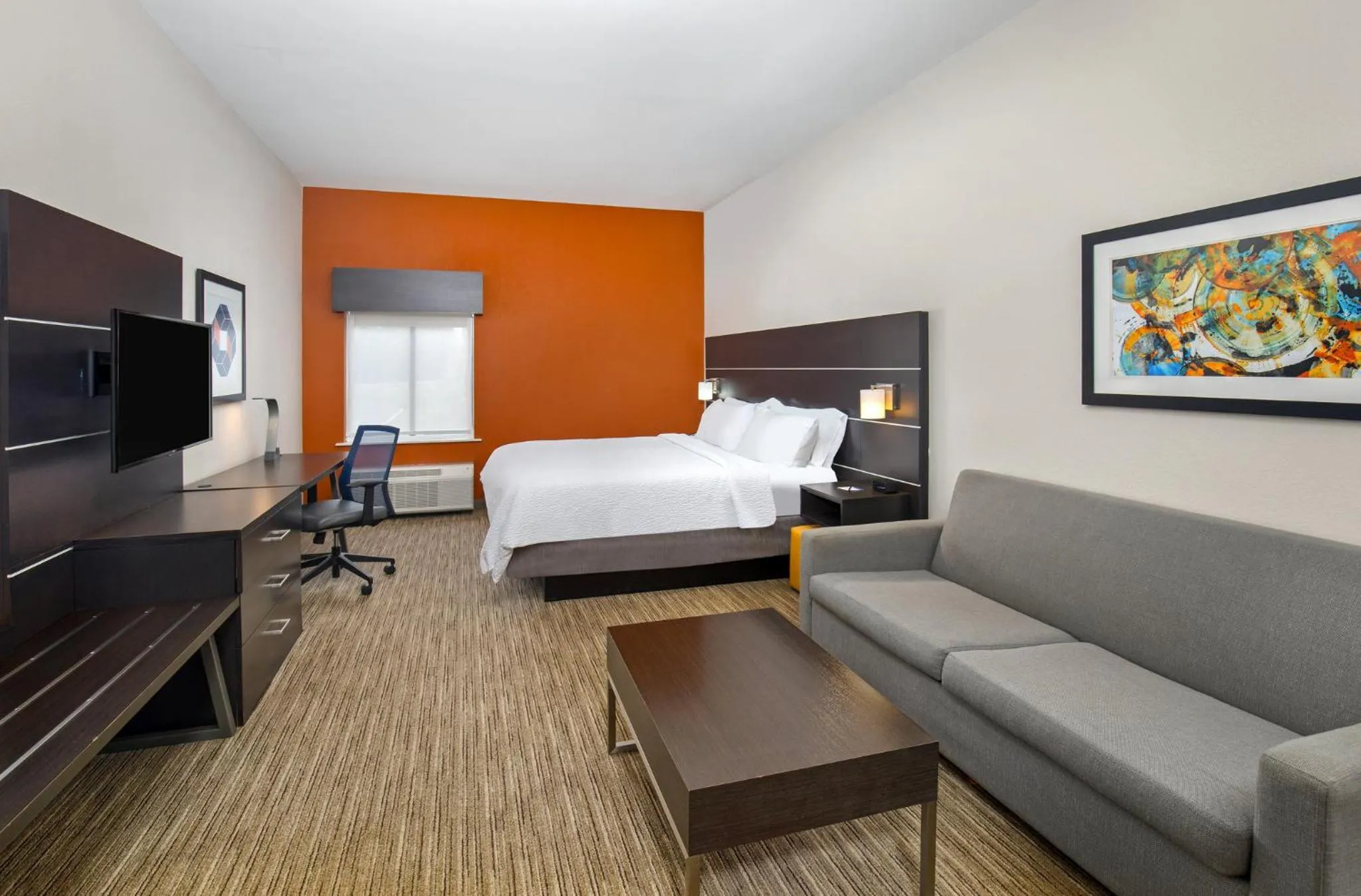 Photo of the whole room, Bed in Holiday Inn Express & Suites Locust Grove by IHG