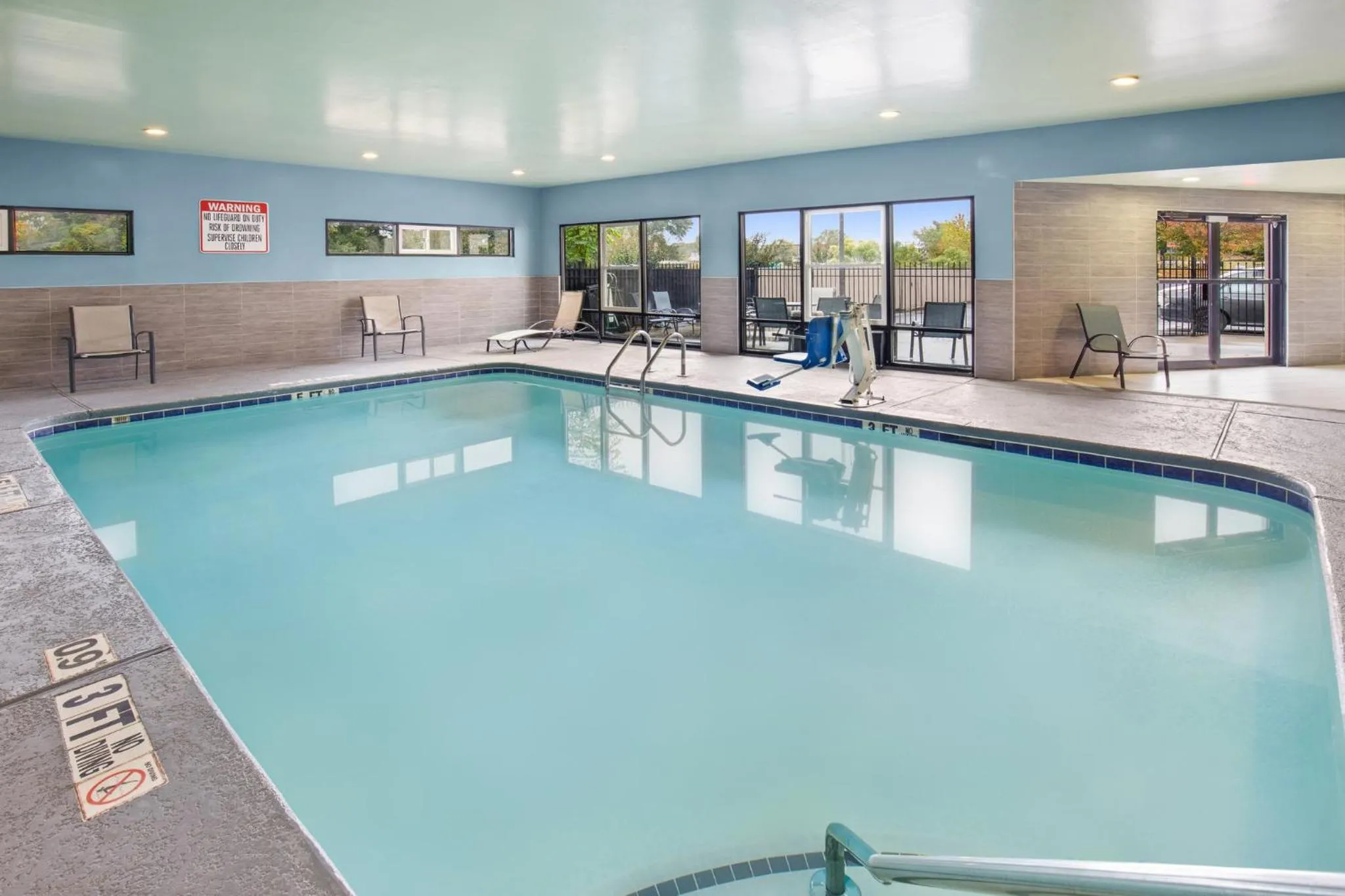 Swimming pool in Holiday Inn Express & Suites Locust Grove by IHG