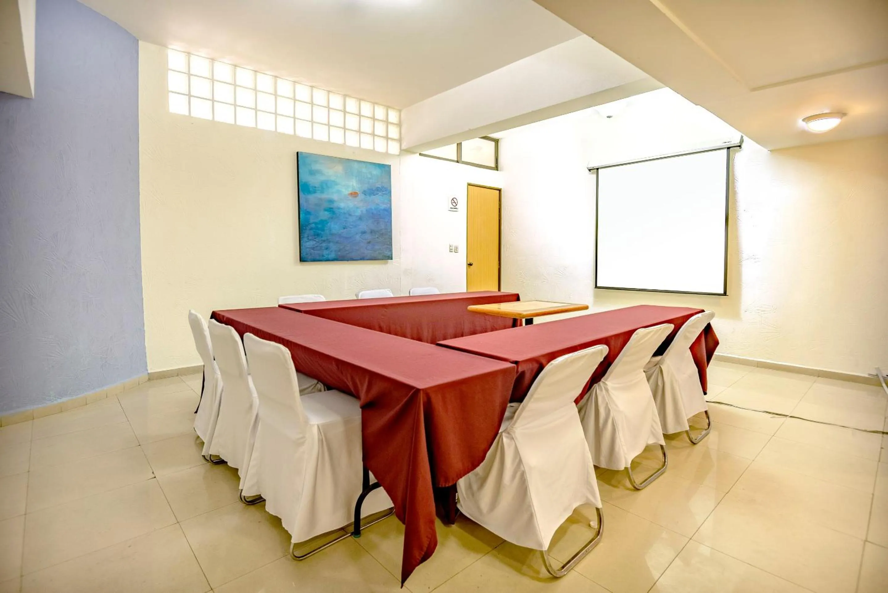 Business facilities in Hotel Mandarin Carton