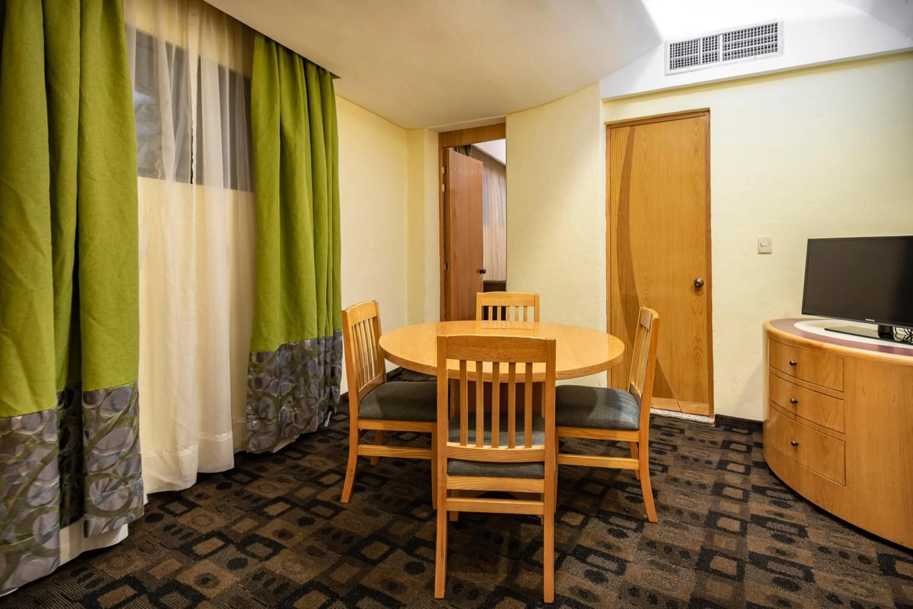 Dining area in Hotel Mandarin Carton
