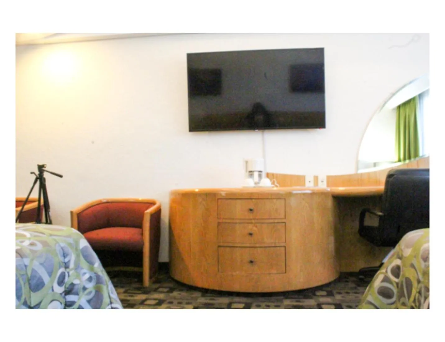 TV and multimedia in Hotel Mandarin Carton