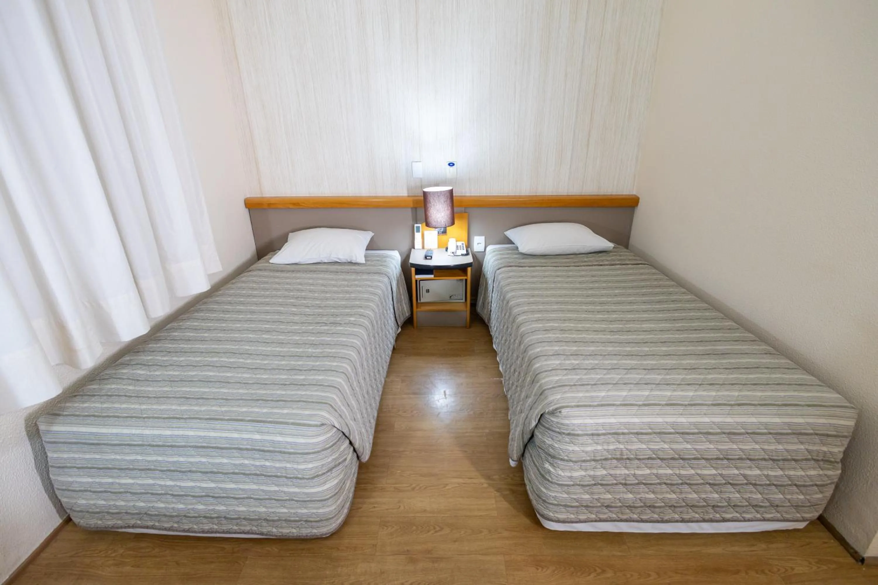 Property building, Bed in Sables Hotel Guarulhos