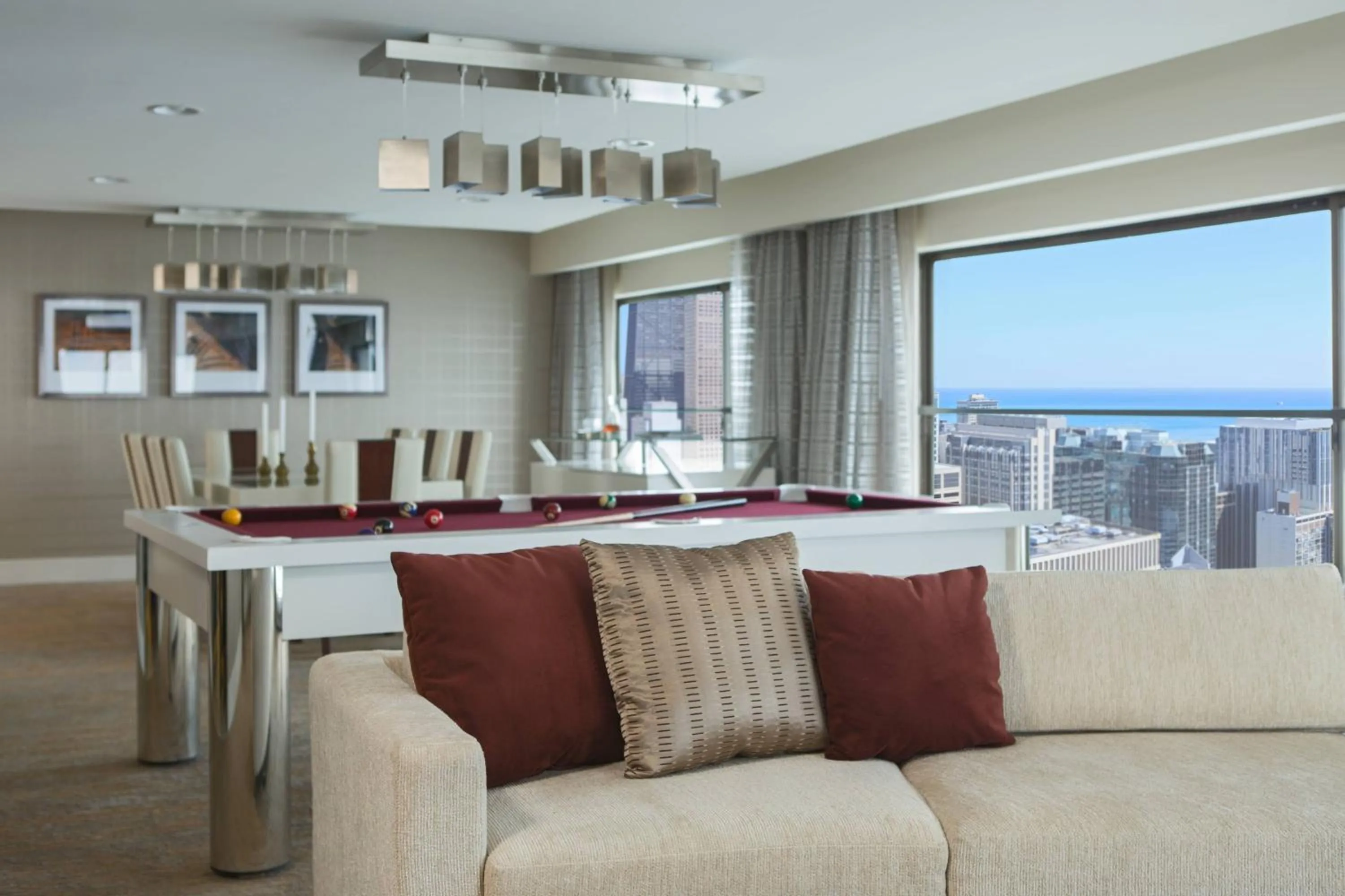 Living room in Chicago Marriott Downtown Magnificent Mile