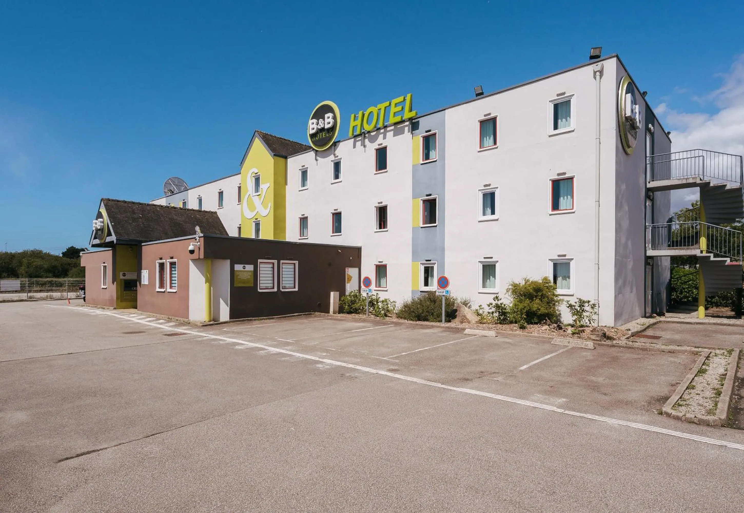 Property building in B&B HOTEL Lorient Caudan
