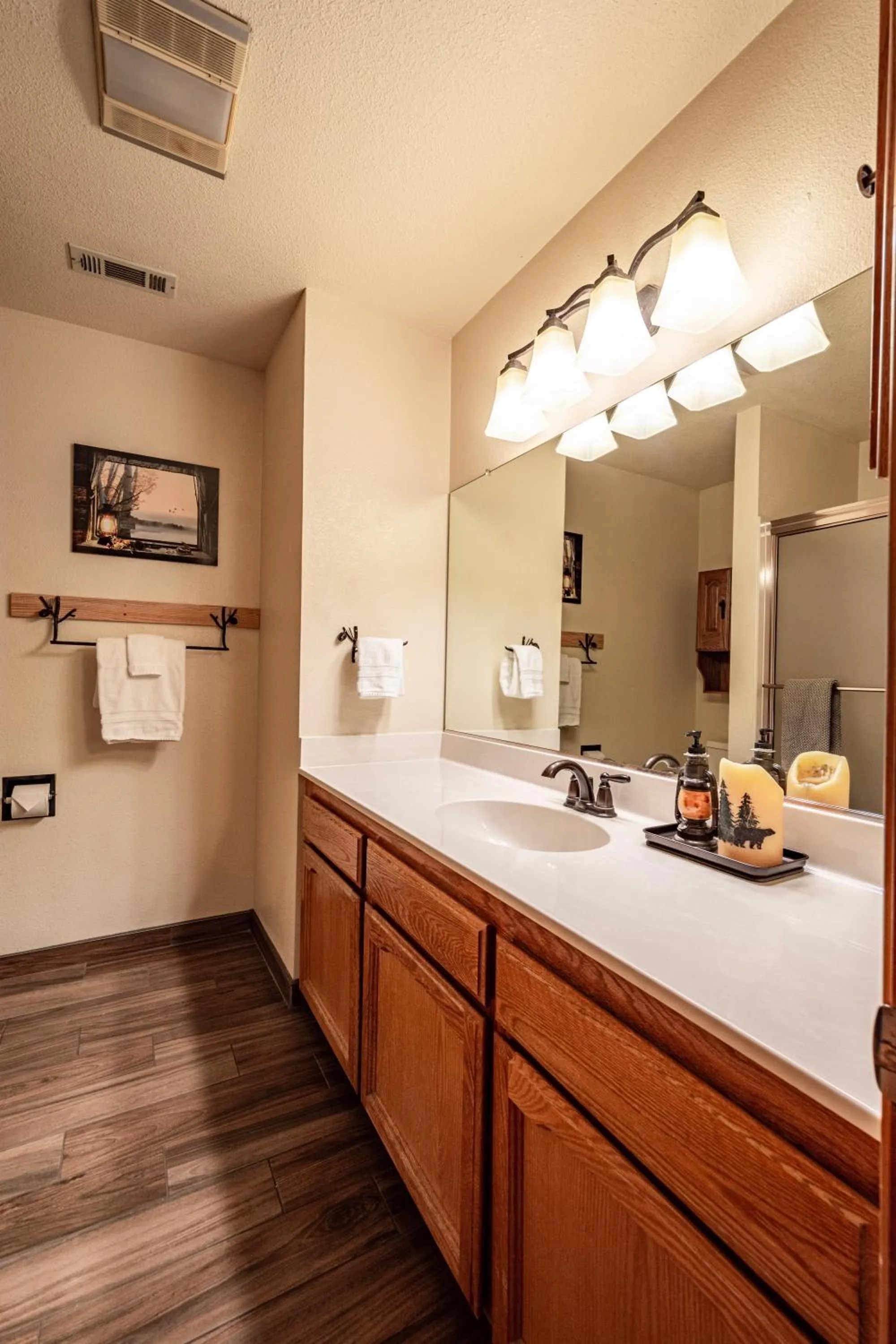 Bathroom in Mountain View Playhouse Near Yosemite & Bass Lake