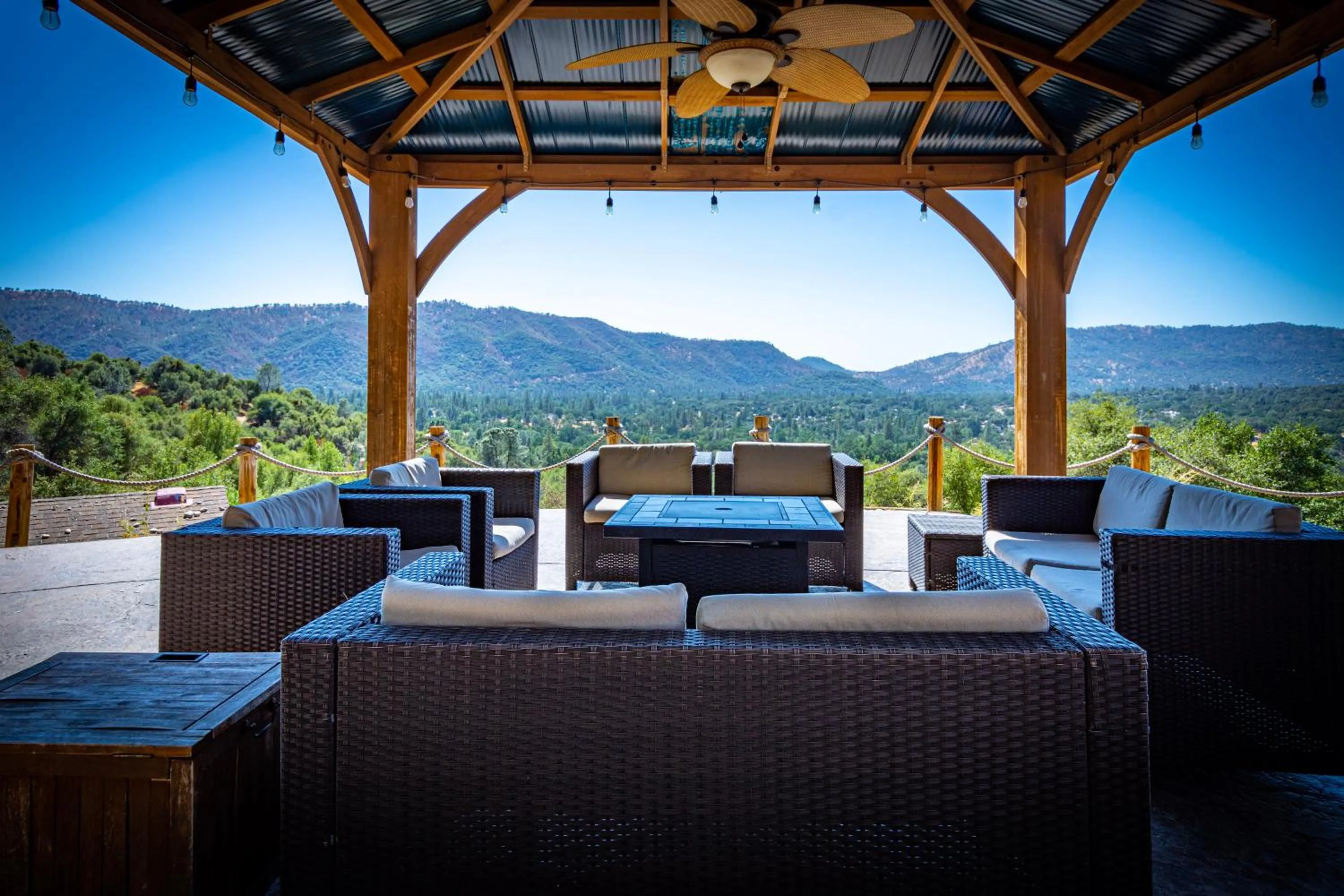 Mountain view in Mountain View Playhouse Near Yosemite & Bass Lake