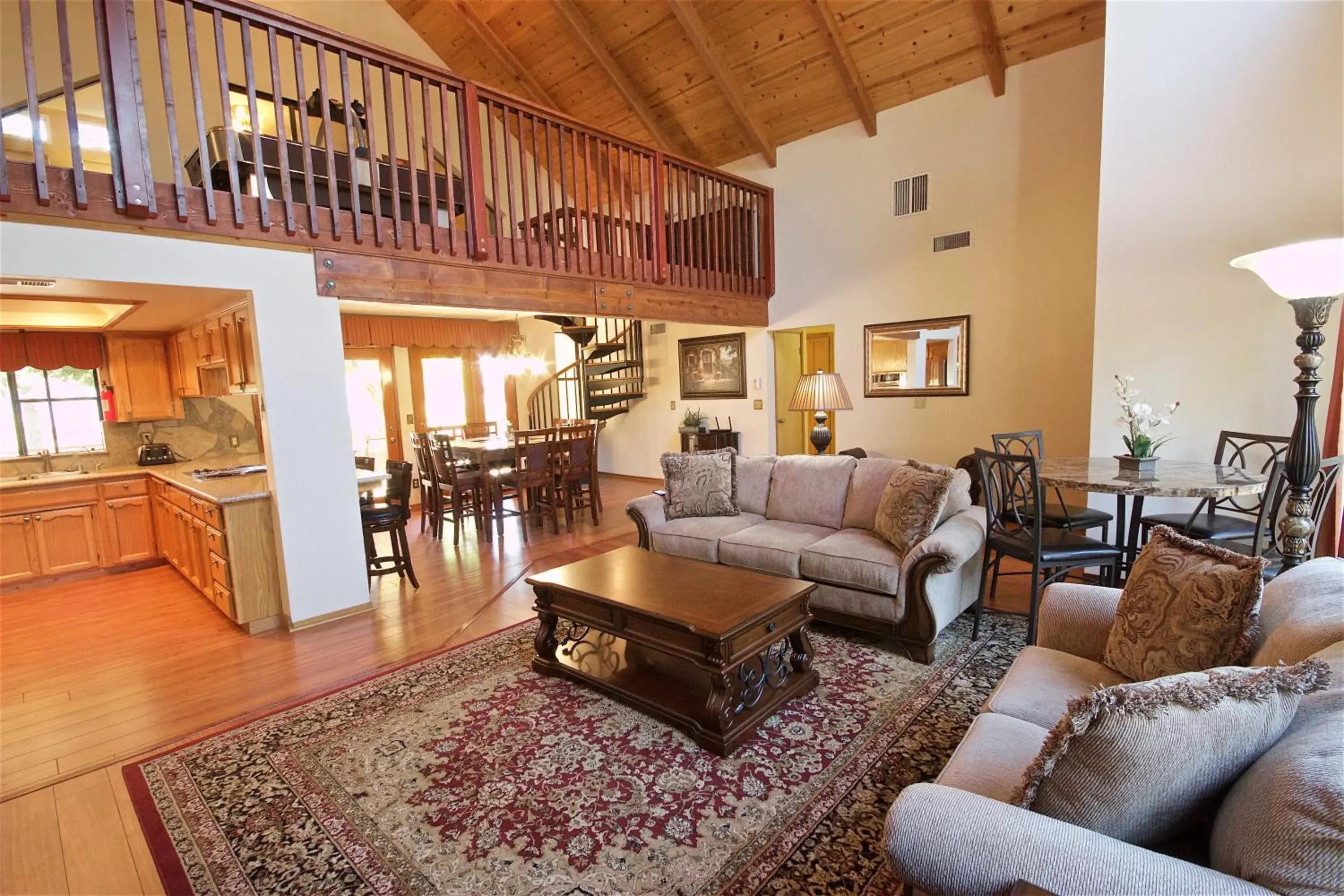 Four-Bedroom House in Mountain View Playhouse Near Yosemite & Bass Lake Four-Bedroom House in Mountain View Playhouse Near Yosemite & Bass Lake