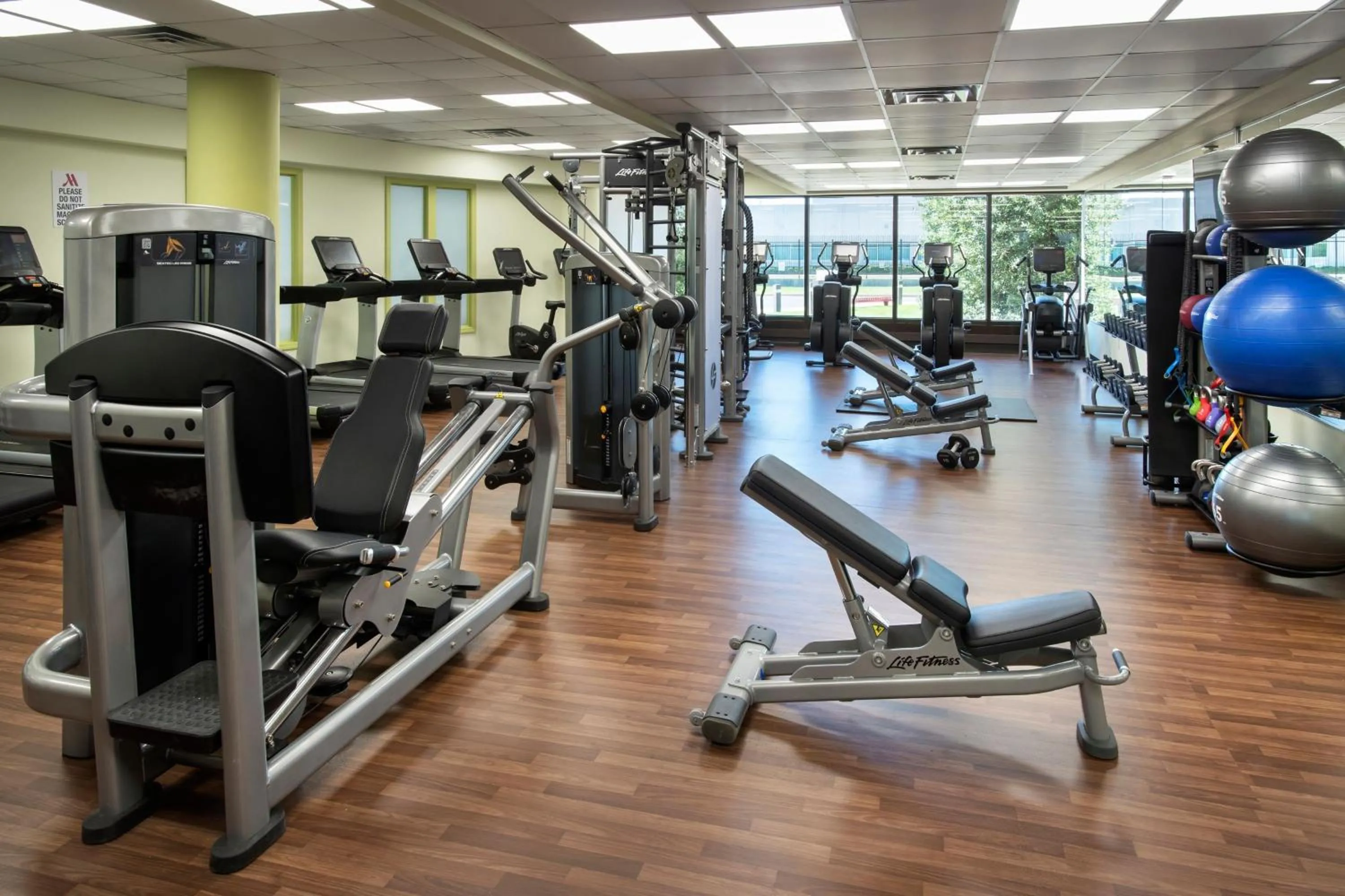 Fitness centre/facilities in Newark Liberty International Airport Marriott