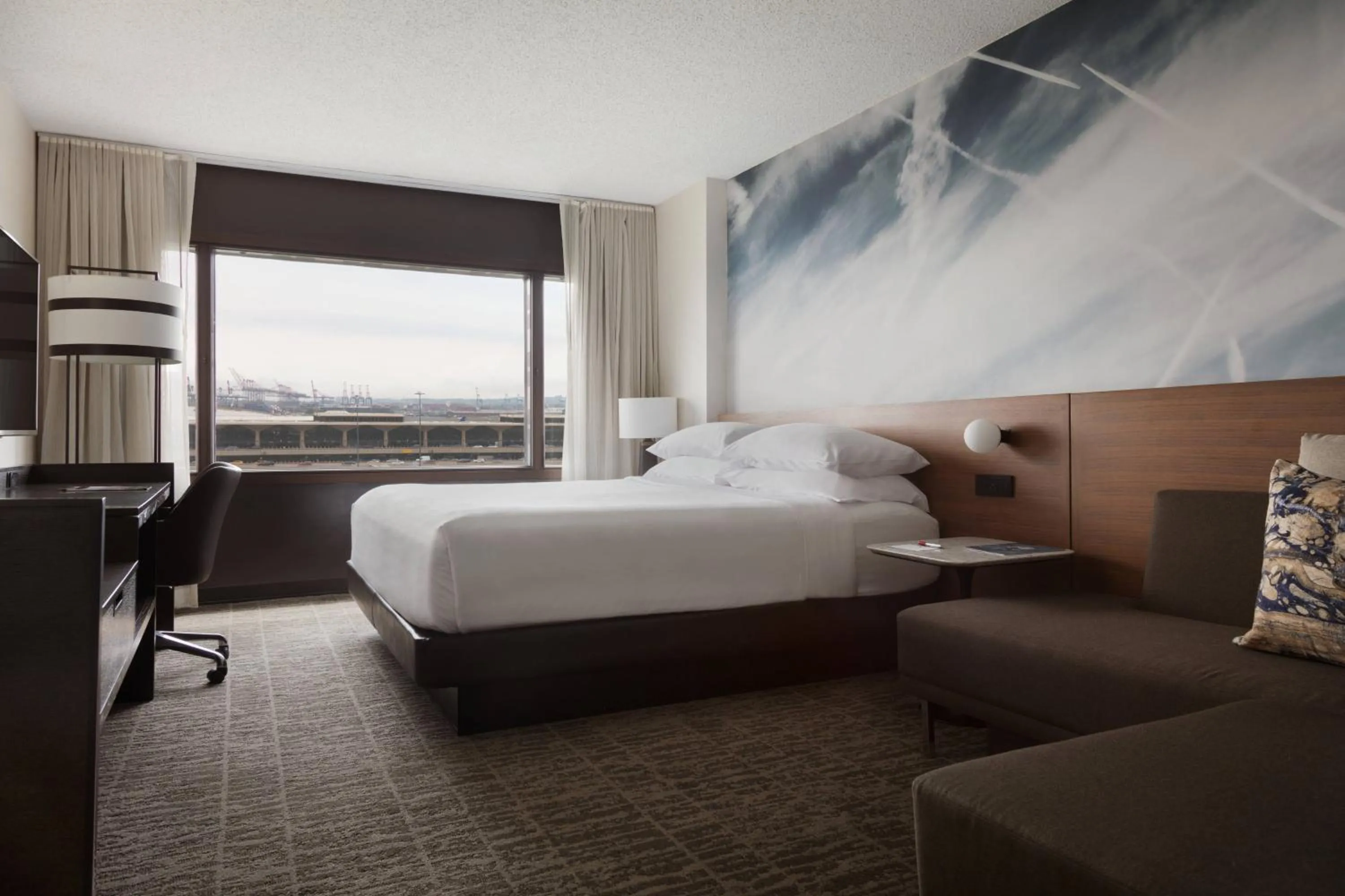 Photo of the whole room, Bed in Newark Liberty International Airport Marriott