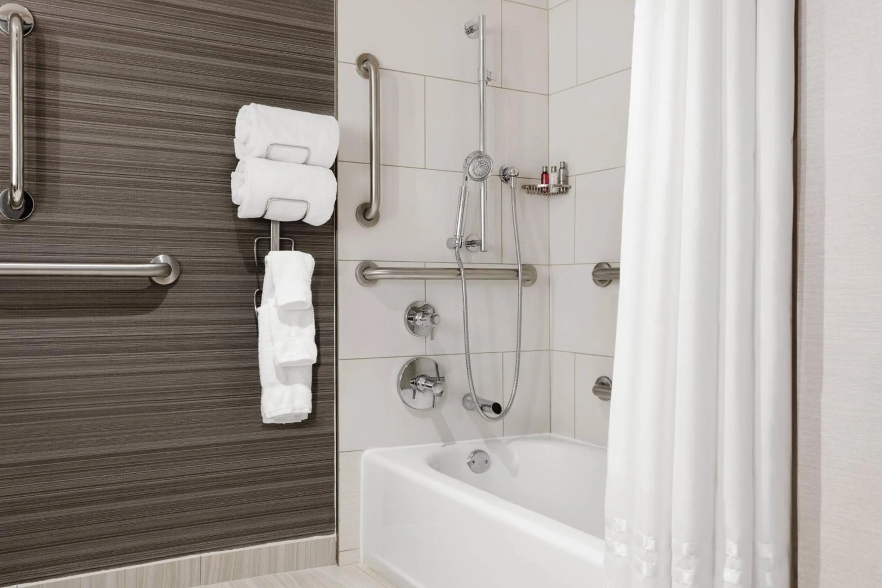 Bathroom in Newark Liberty International Airport Marriott