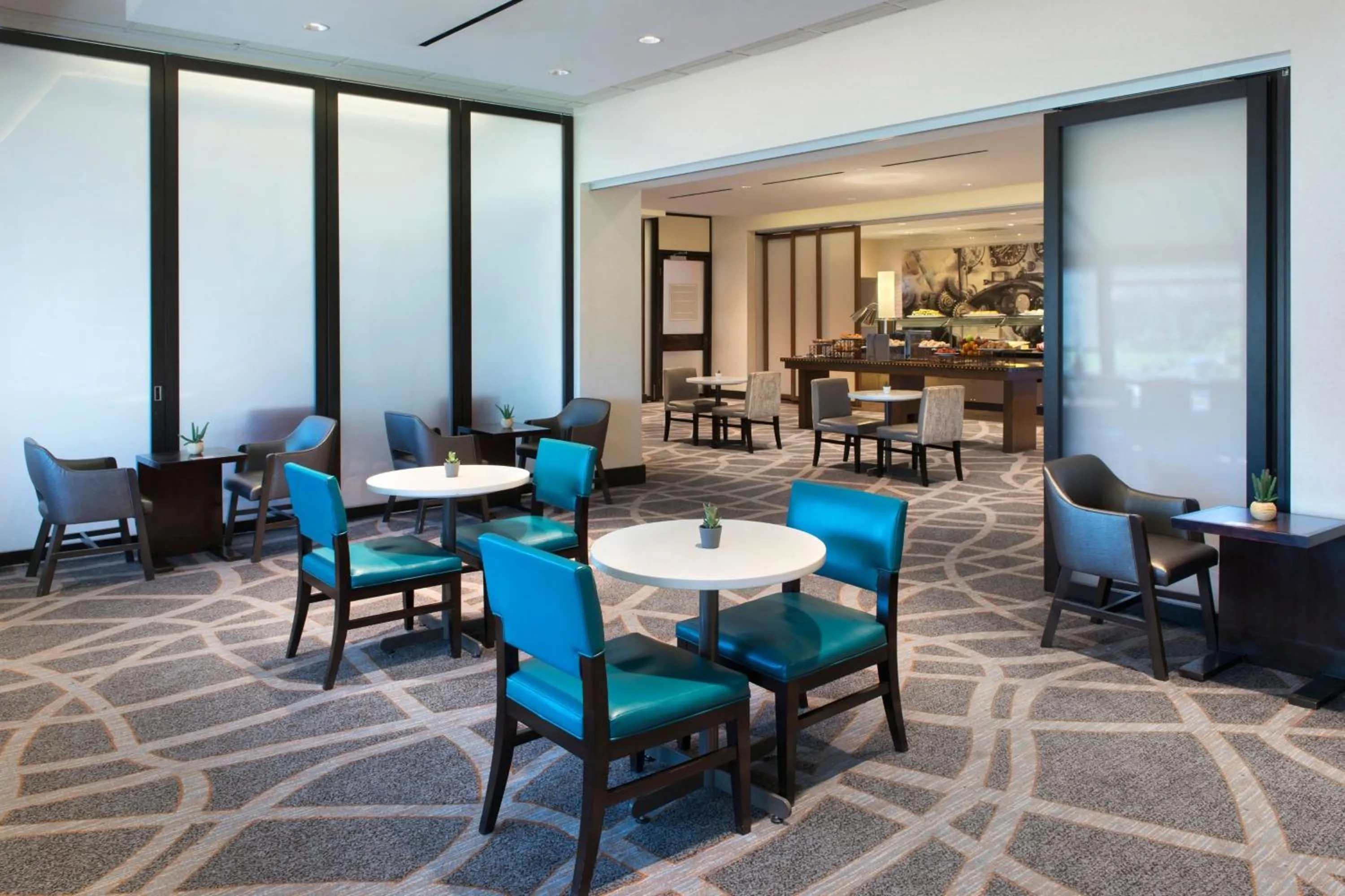 Lounge or bar in Newark Liberty International Airport Marriott