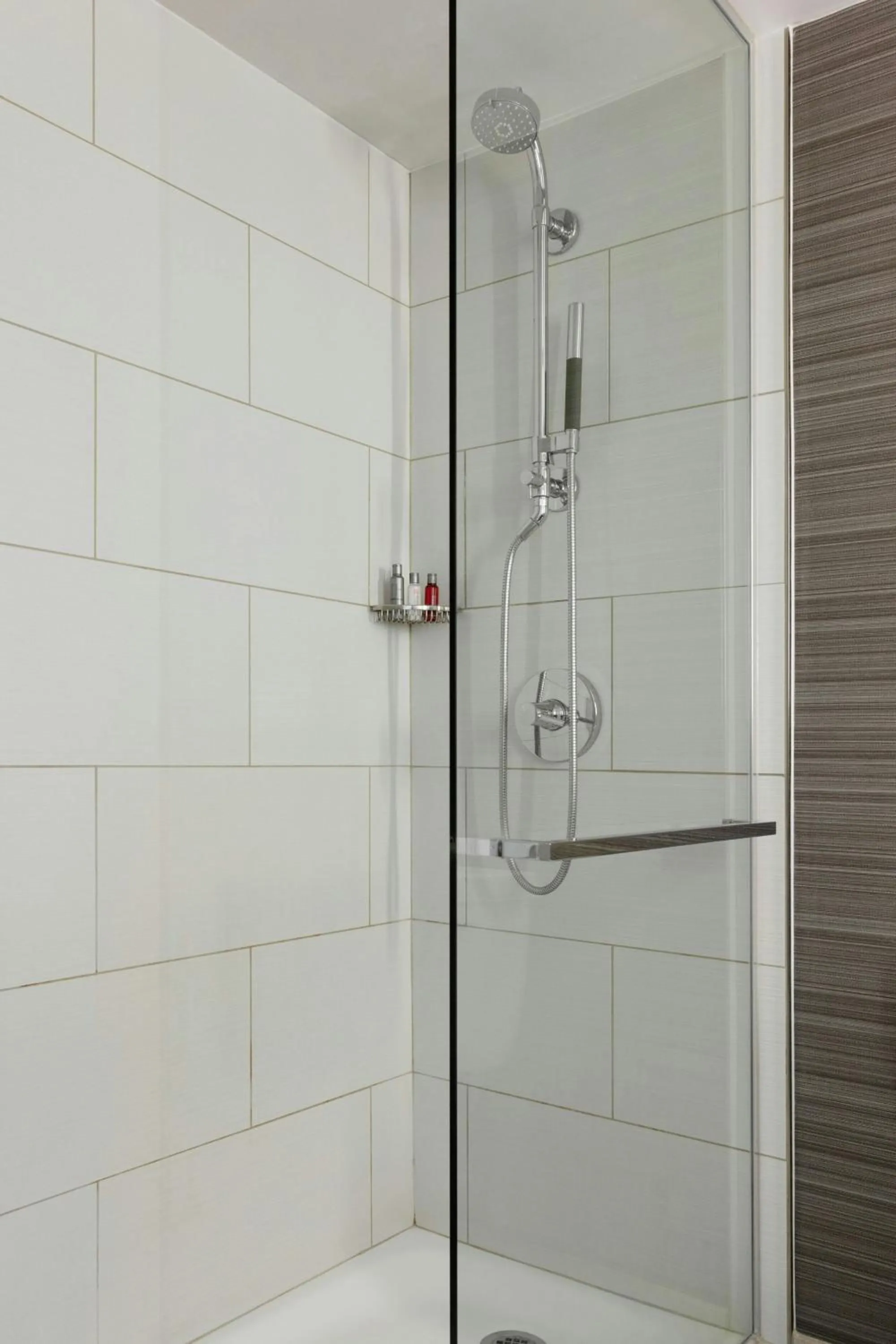 Bathroom in Newark Liberty International Airport Marriott