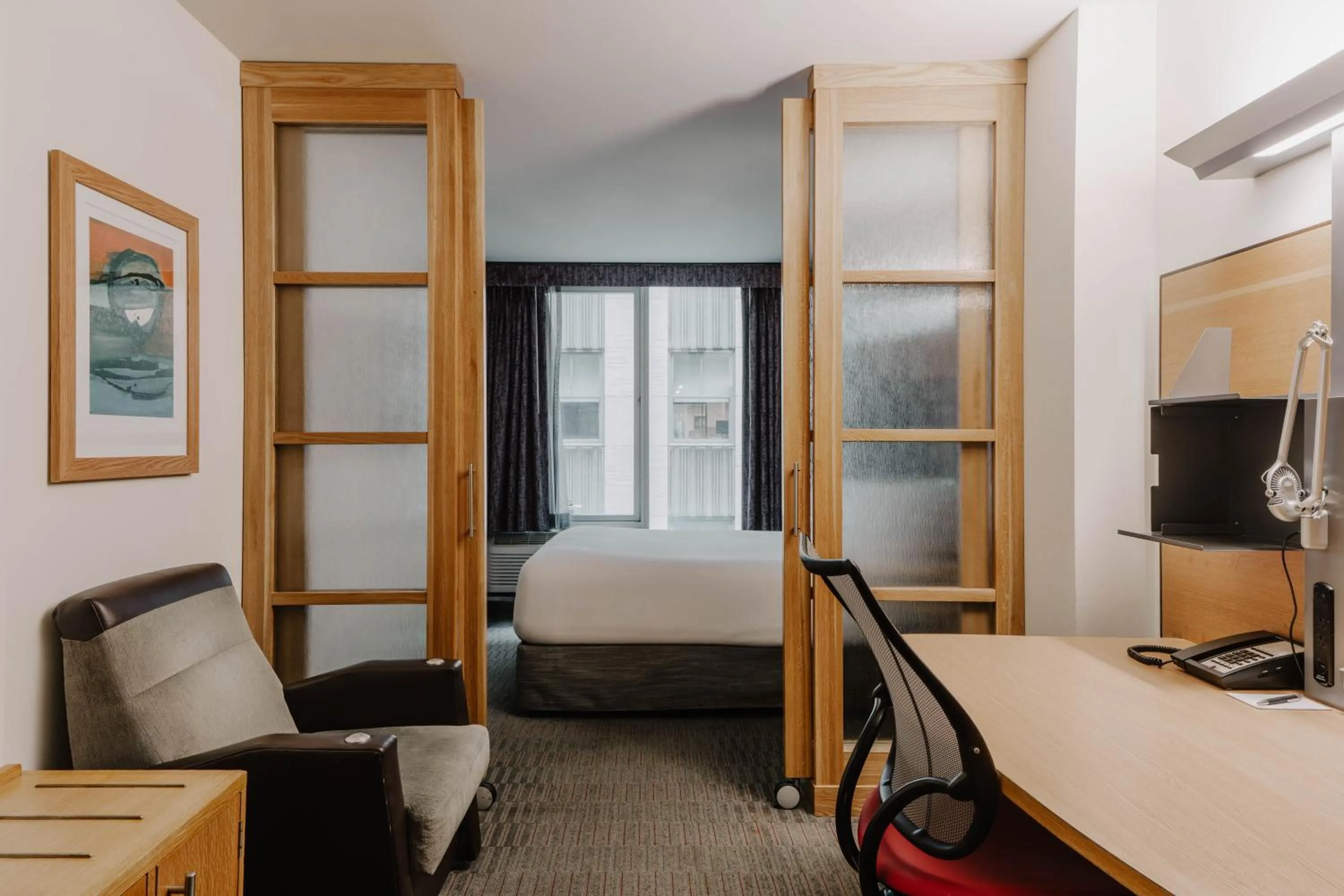 Bed in The Jewel Hotel, New York