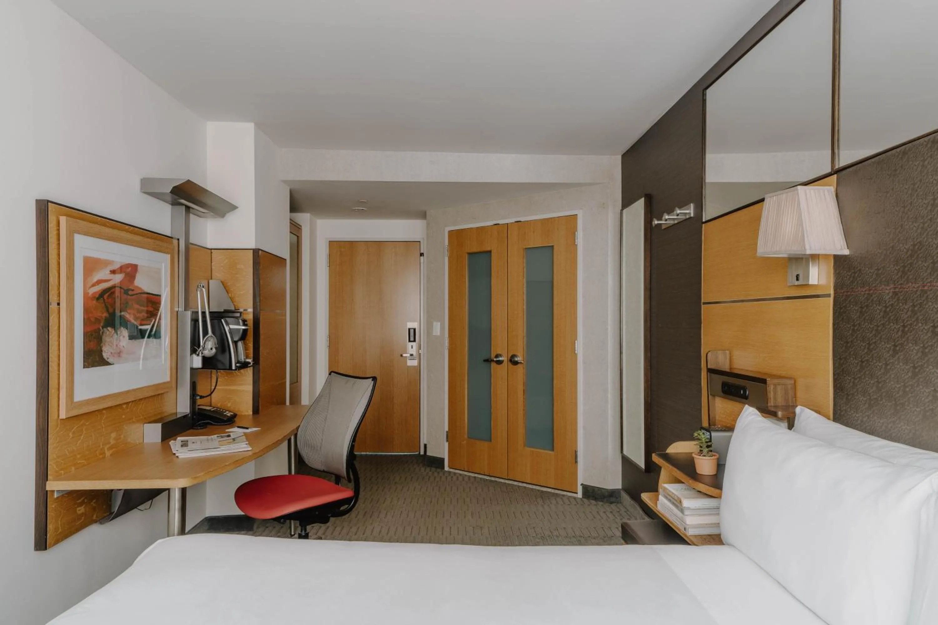 Bedroom, Bed in The Jewel Hotel, New York