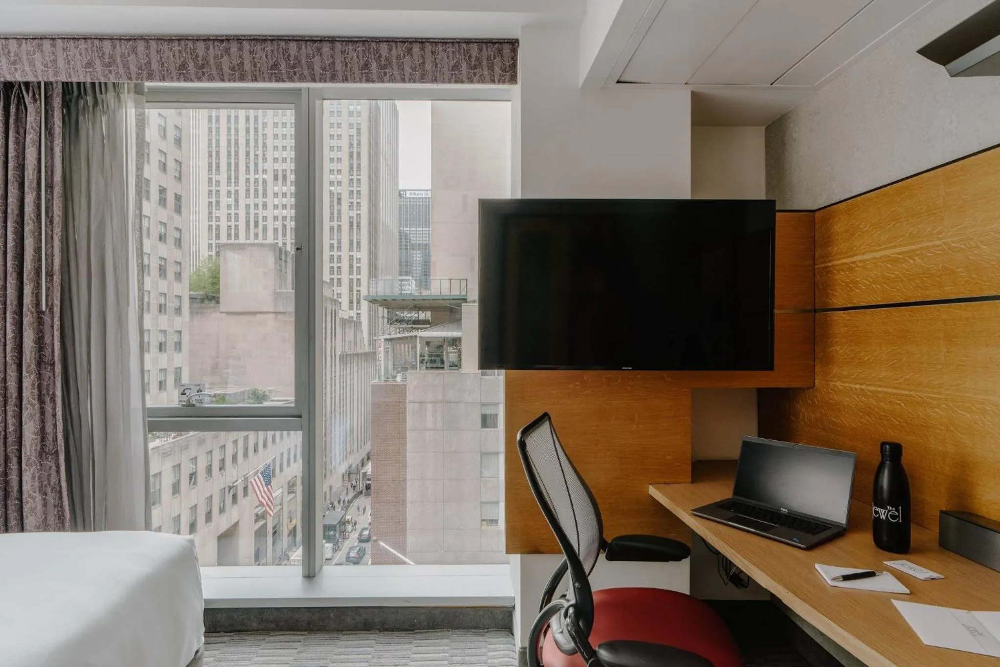 Photo of the whole room, Bed in The Jewel Hotel, New York