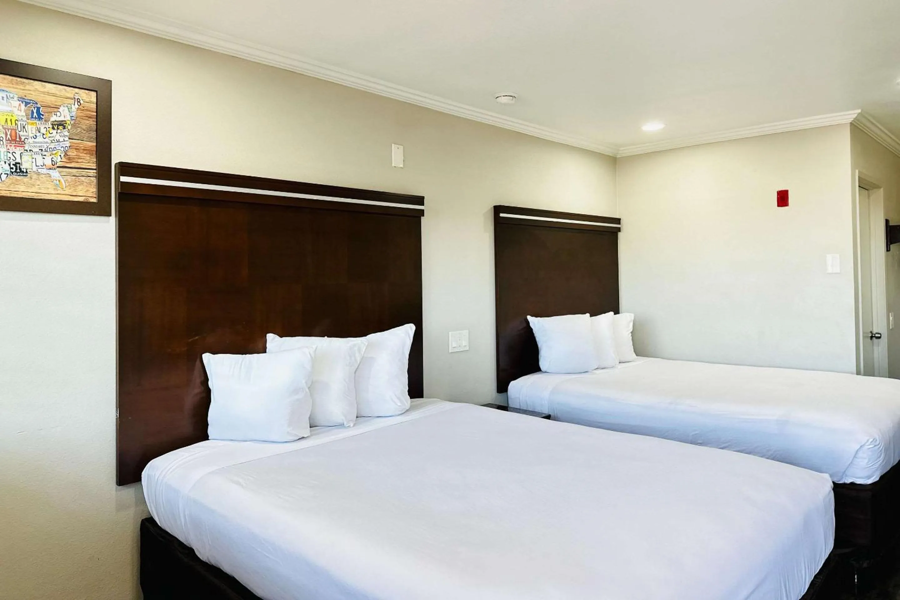 Bedroom, Bed in Rodeway Inn Lemon Grove San Diego East