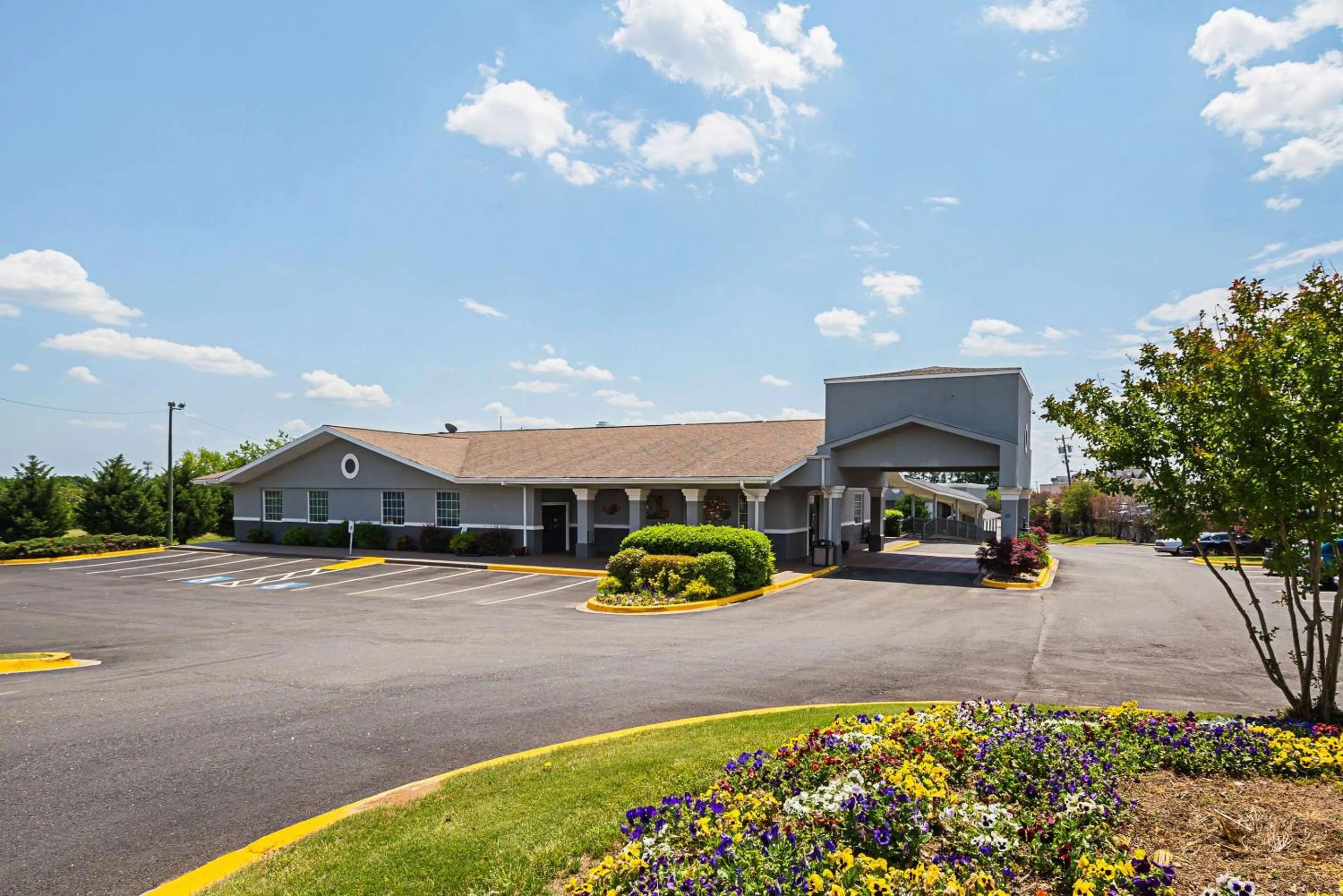 Property building in Quality Inn & Suites Greenville - Haywood Mall