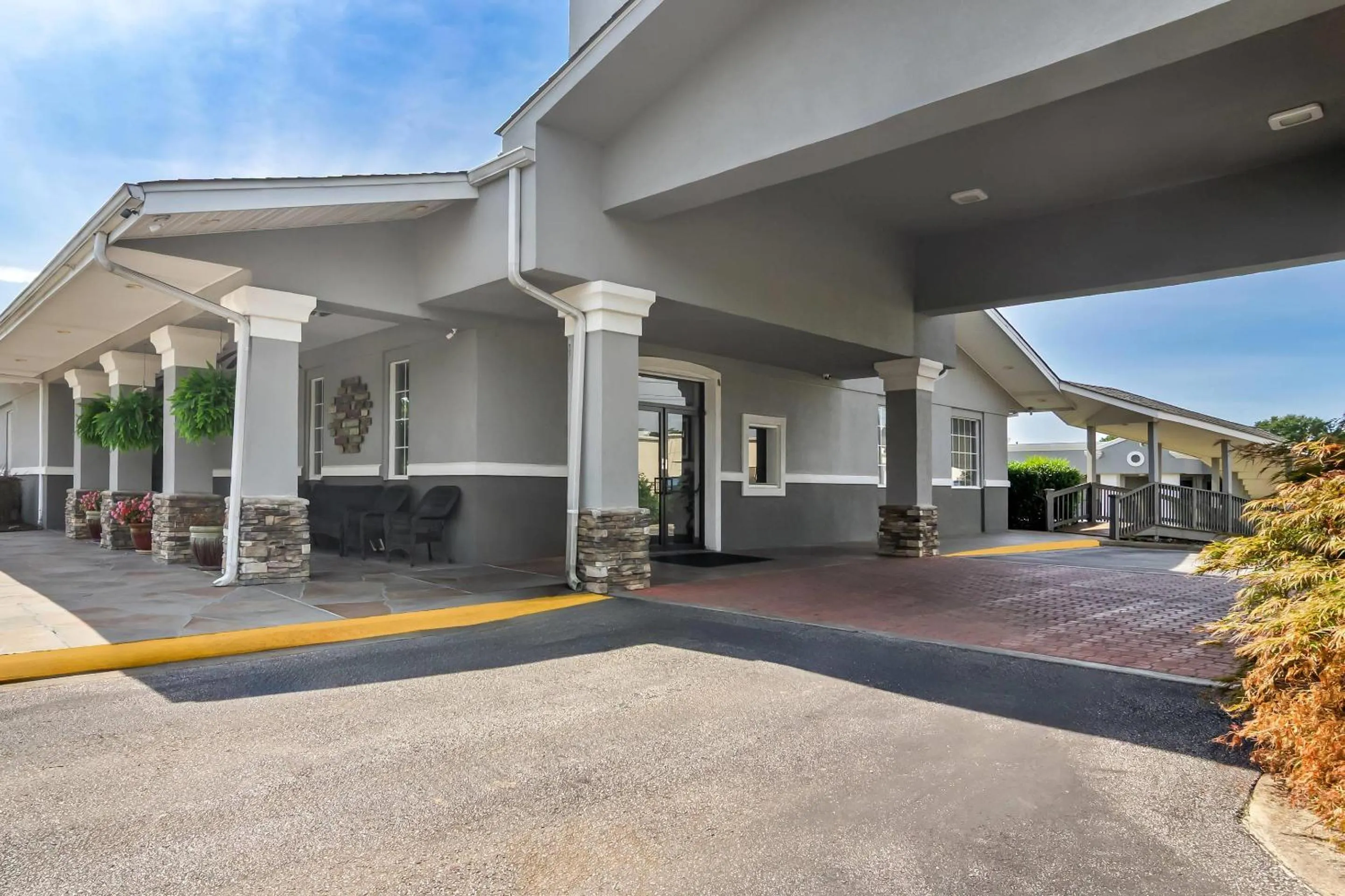 Property building in Quality Inn & Suites Greenville - Haywood Mall