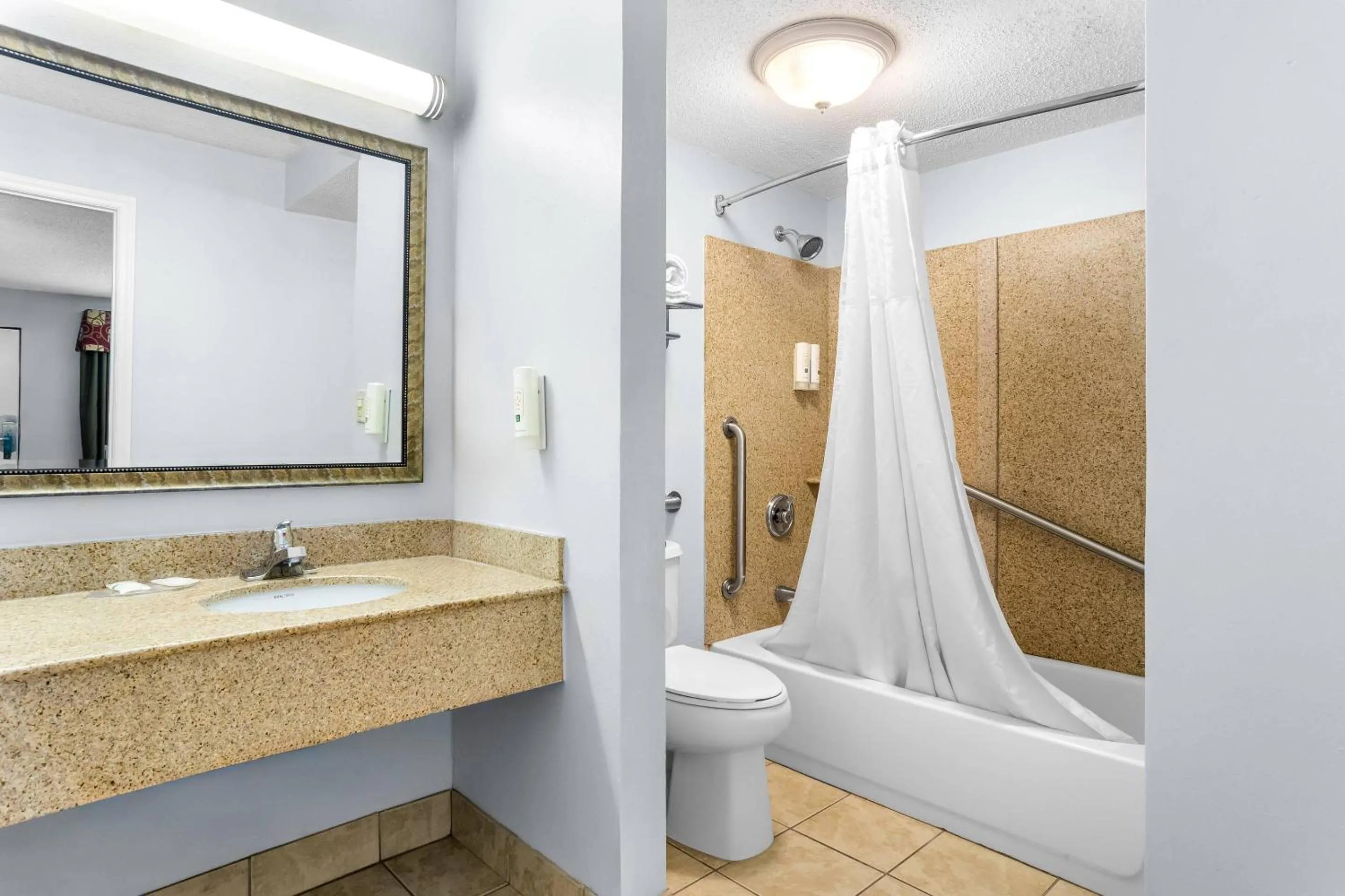 Bedroom in Quality Inn & Suites Greenville - Haywood Mall