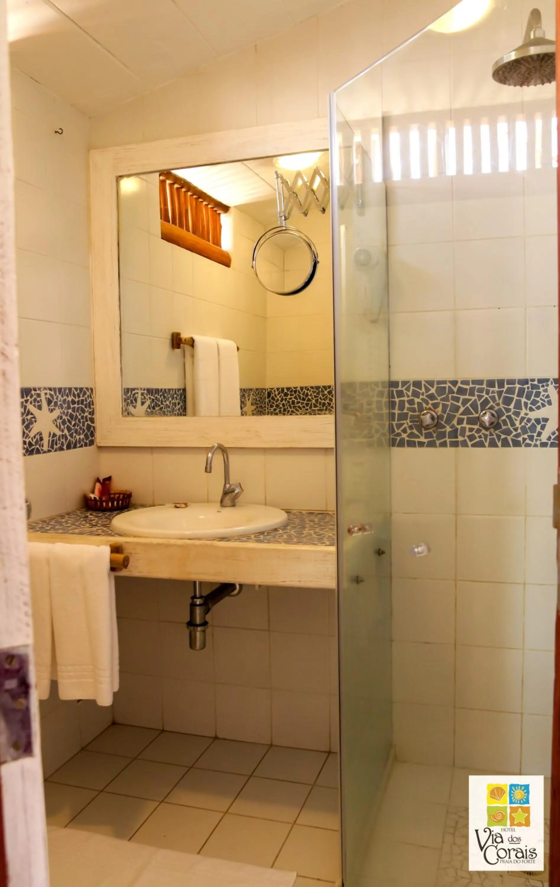 Shower in Hotel Via dos Corais