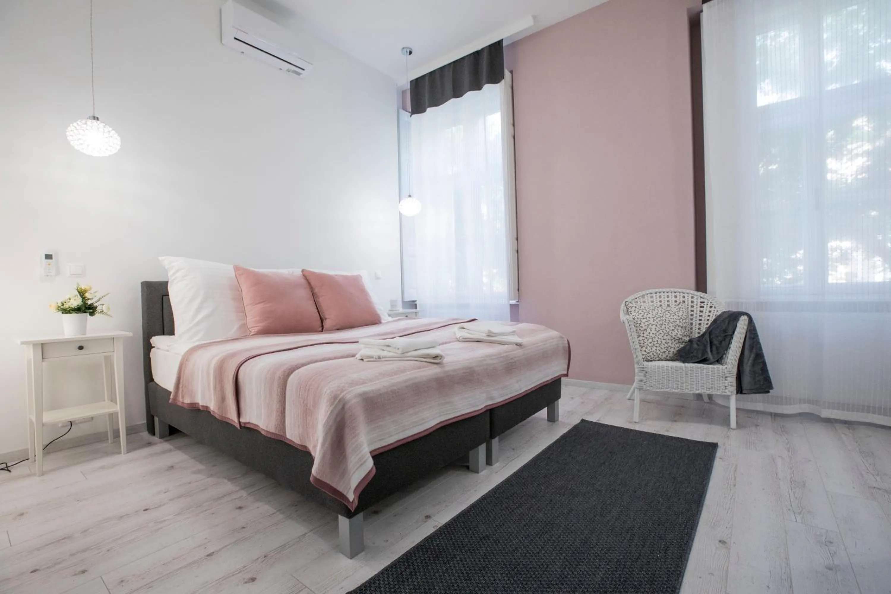 Bed in City Center Stúdió Apartmanok