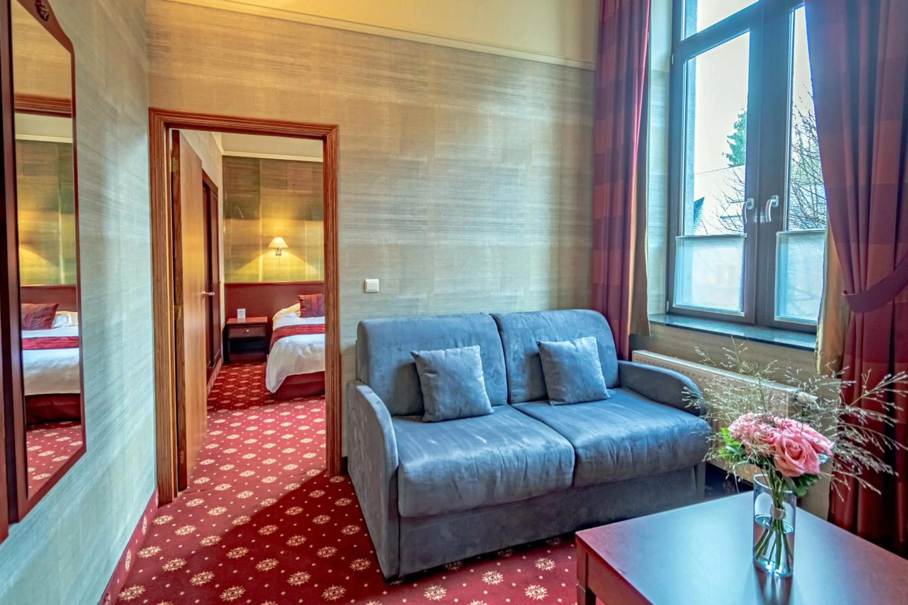 Living room, Bed in Hotel des Comtes Durbuy