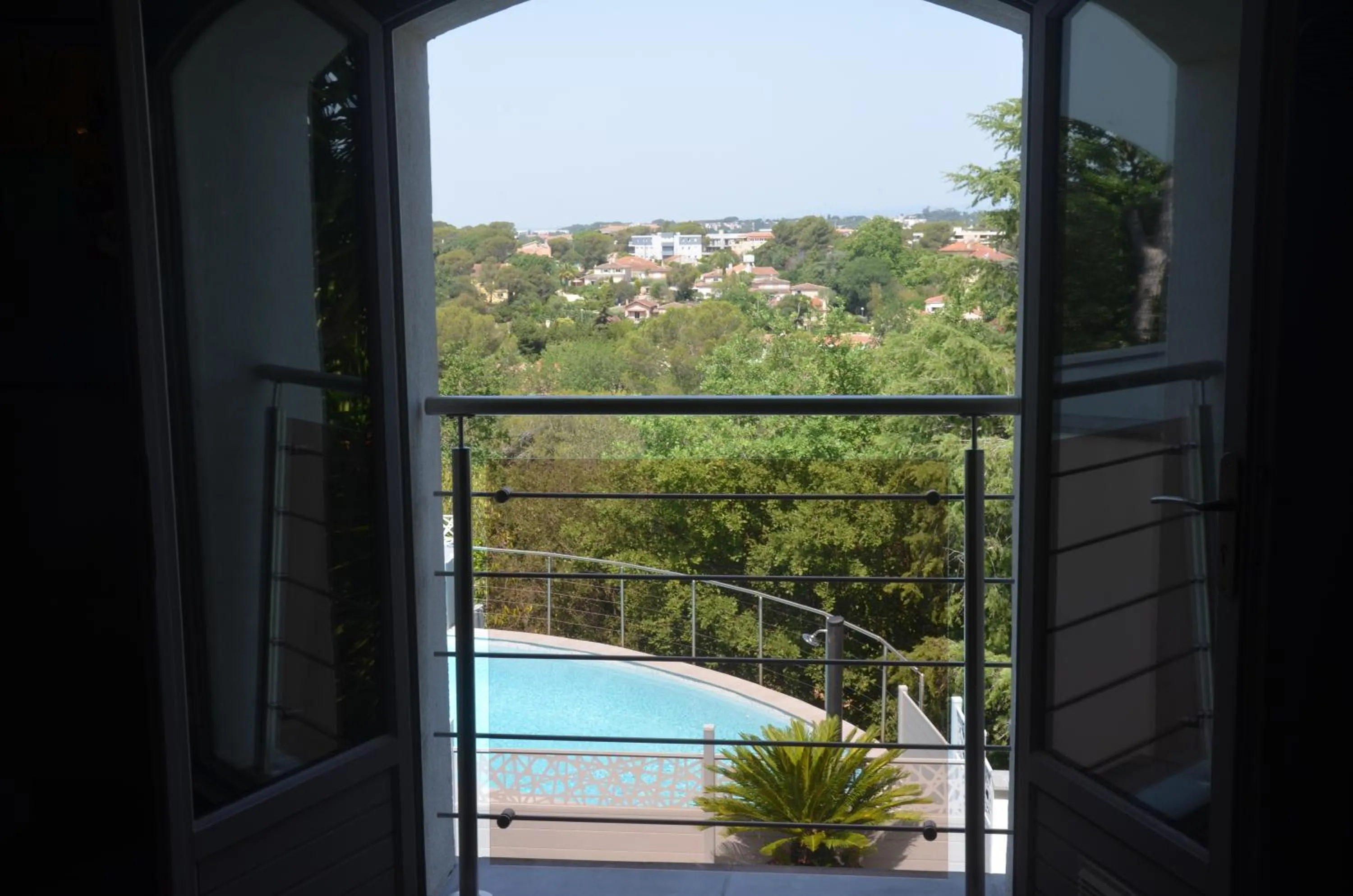 Belle maison avec piscine dans les hauteurs à Saint Raphael