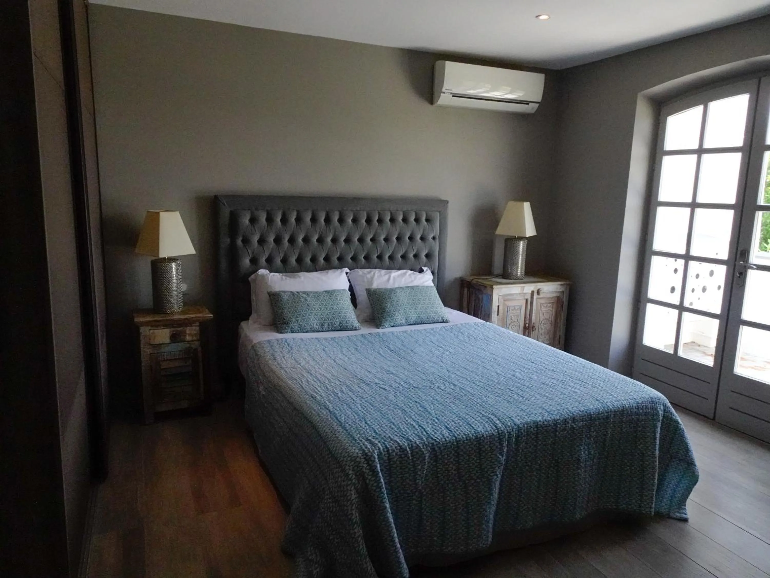 Bed in Belle maison avec piscine dans les hauteurs à Saint Raphael