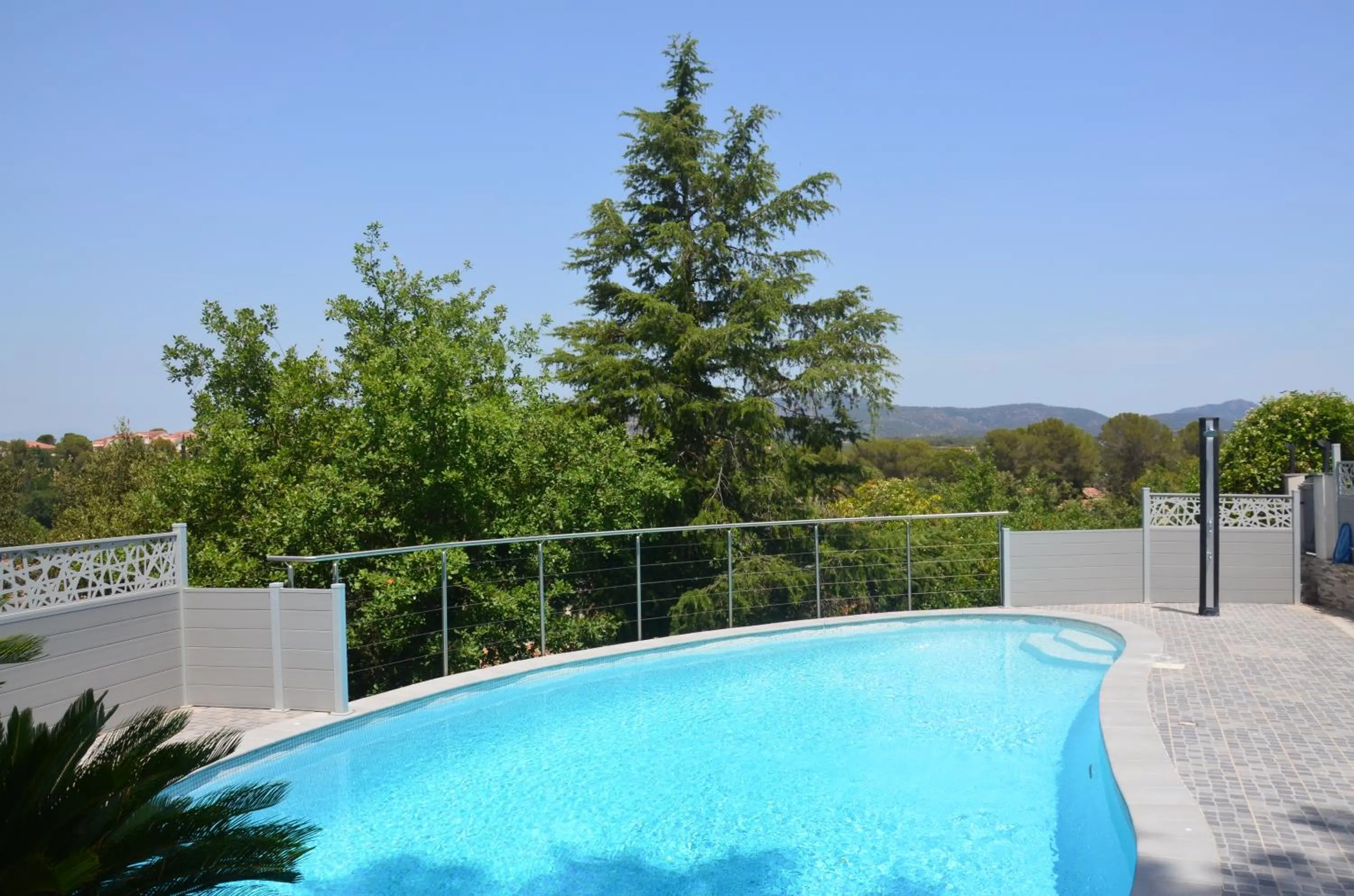 Belle maison avec piscine dans les hauteurs à Saint Raphael