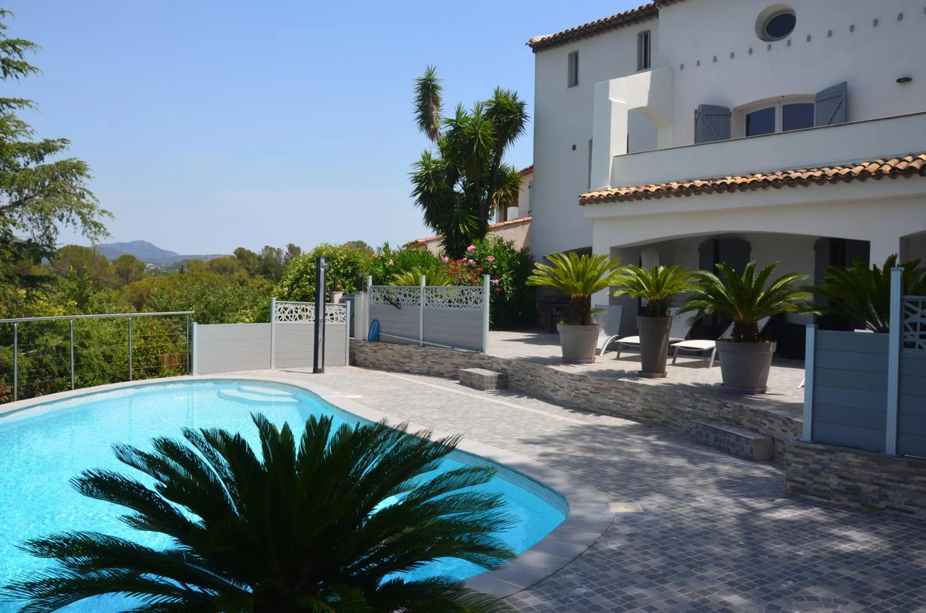 Belle maison avec piscine dans les hauteurs à Saint Raphael