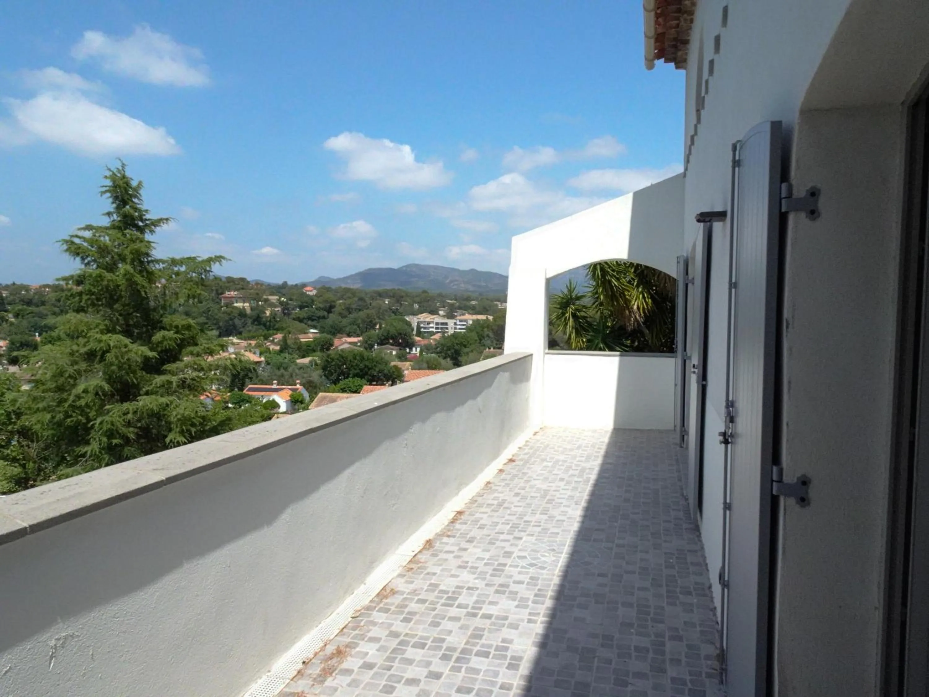 Belle maison avec piscine dans les hauteurs à Saint Raphael