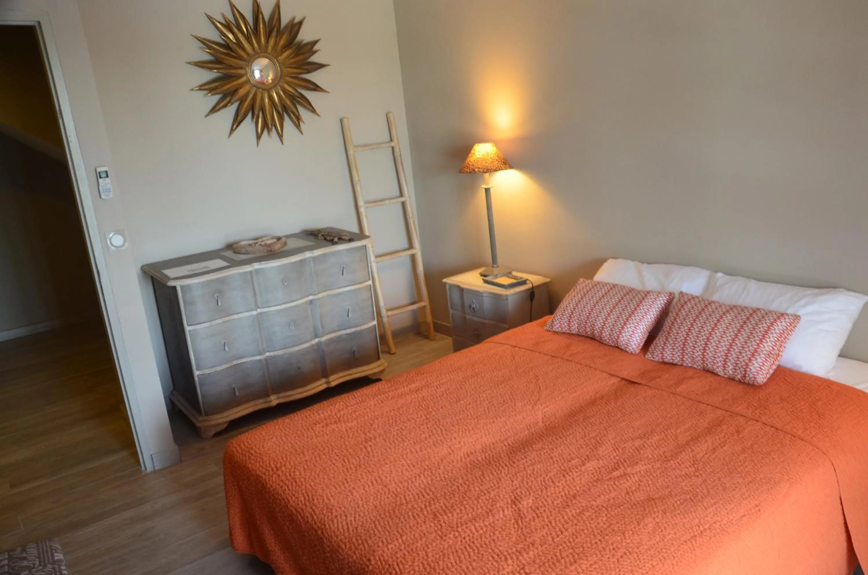 Bed in Belle maison avec piscine dans les hauteurs à Saint Raphael