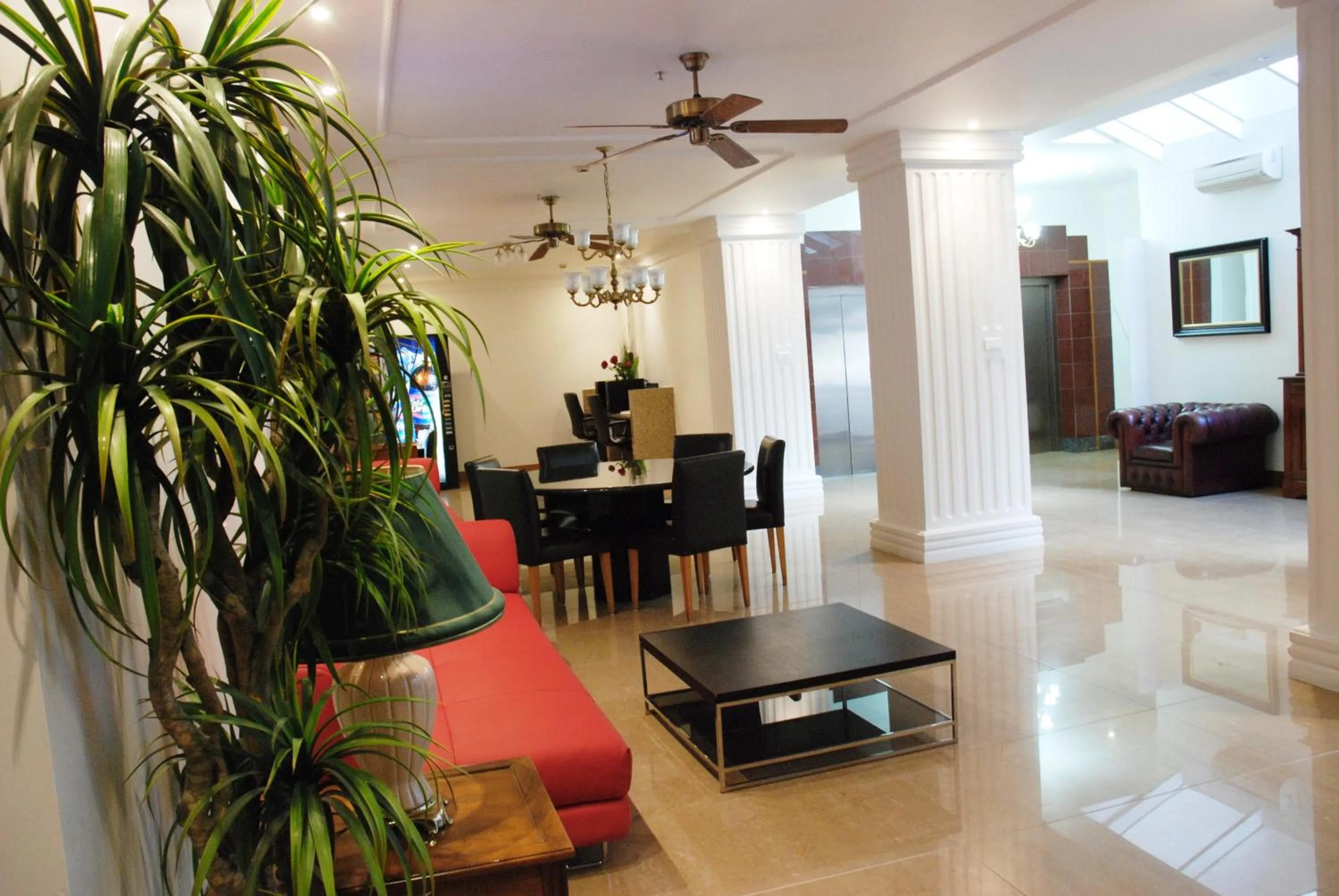 Lobby or reception, Seating Area in Astor Metropole Hotel