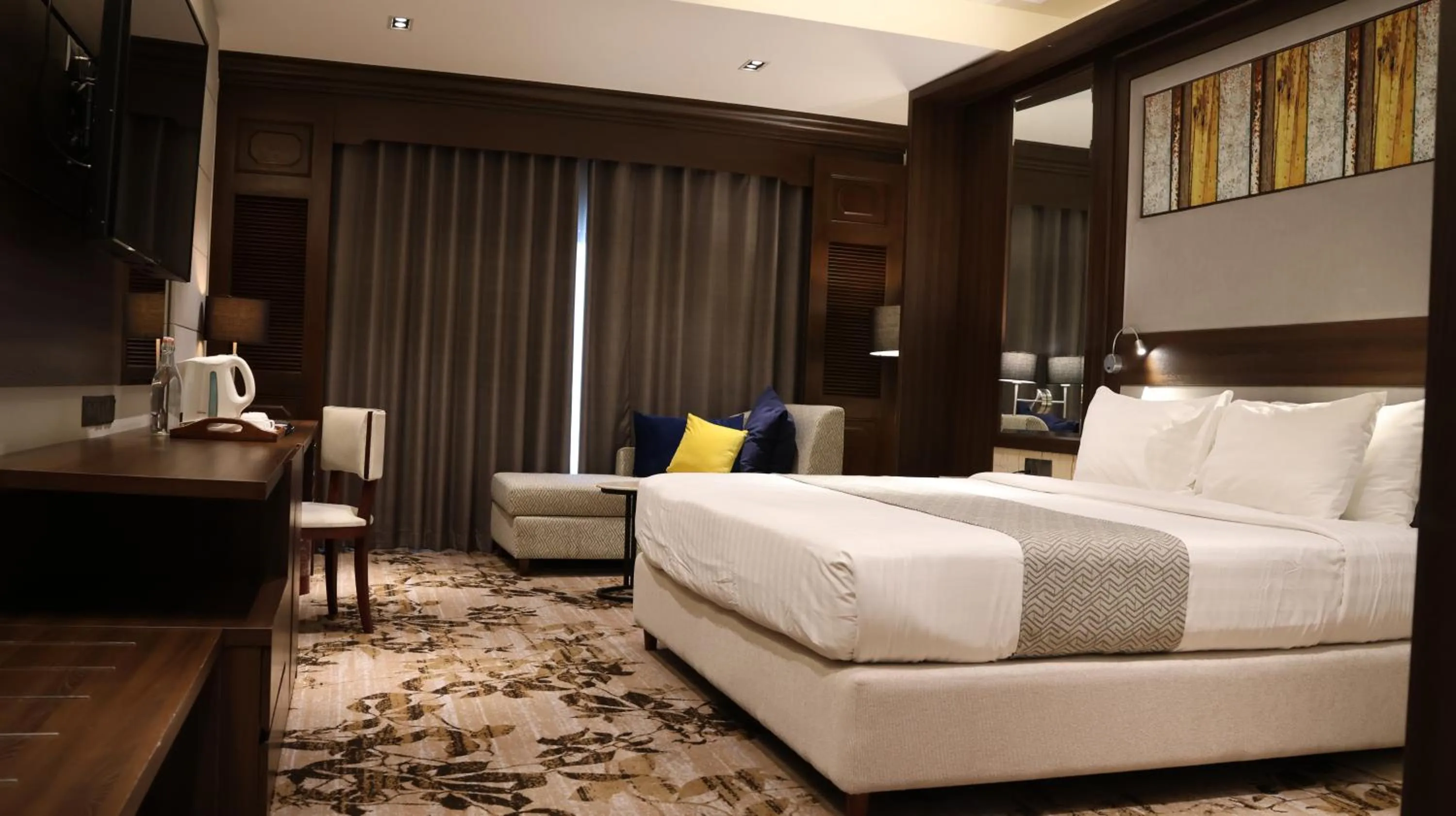 Bedroom, Bed in Hotel Cambodiana