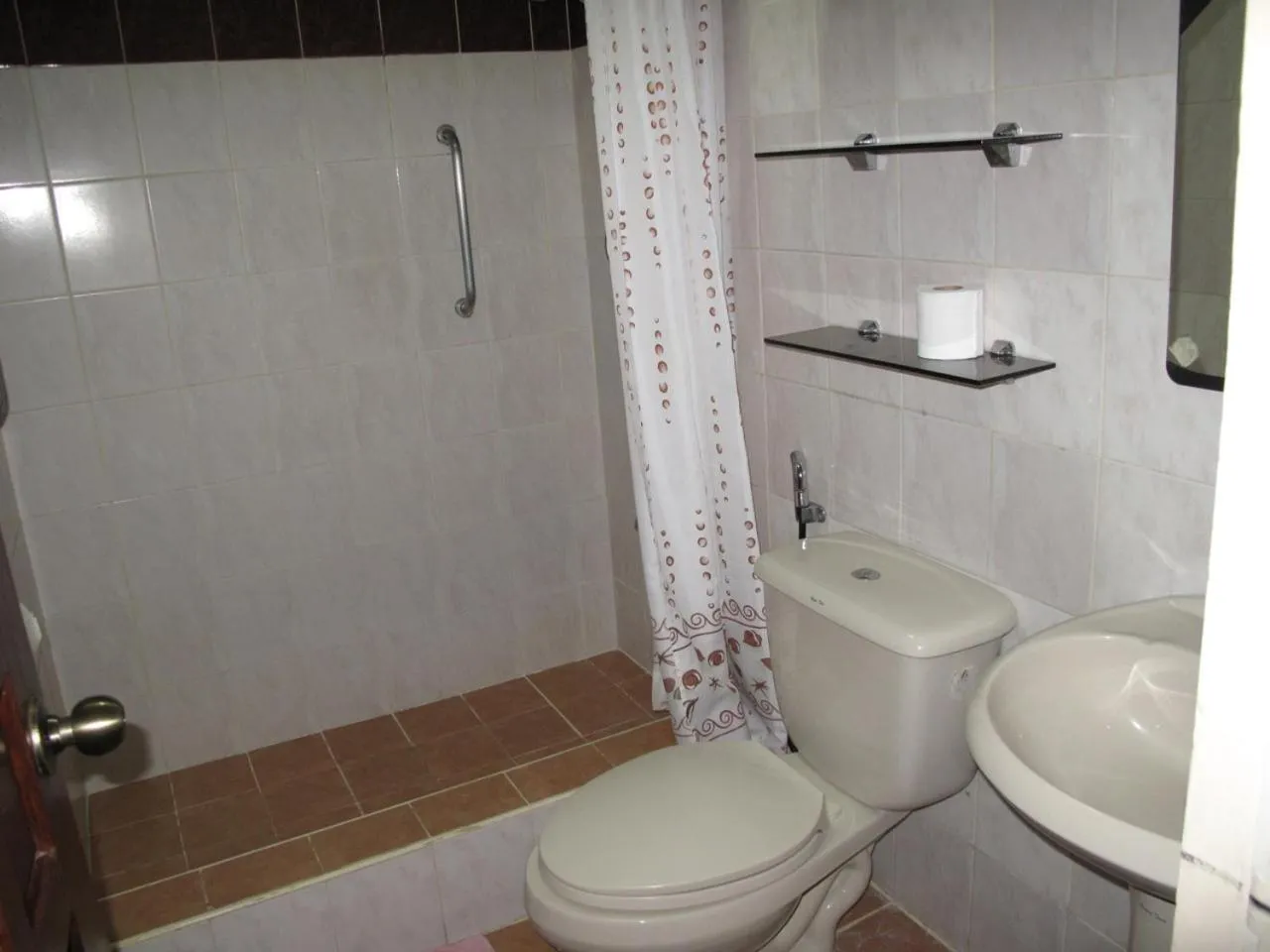 Bathroom in Makati Suites at Travelers Inn