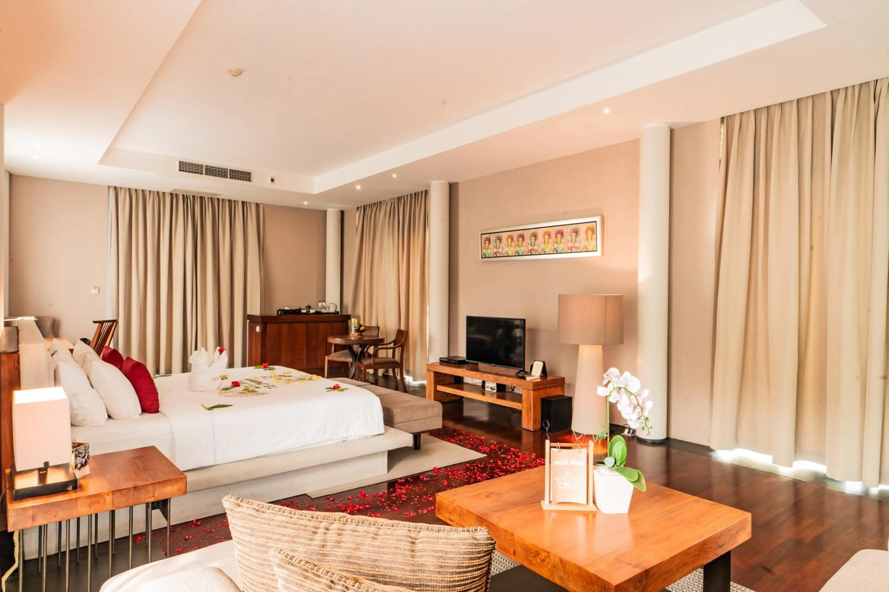 Bed in Javana Royal Villas