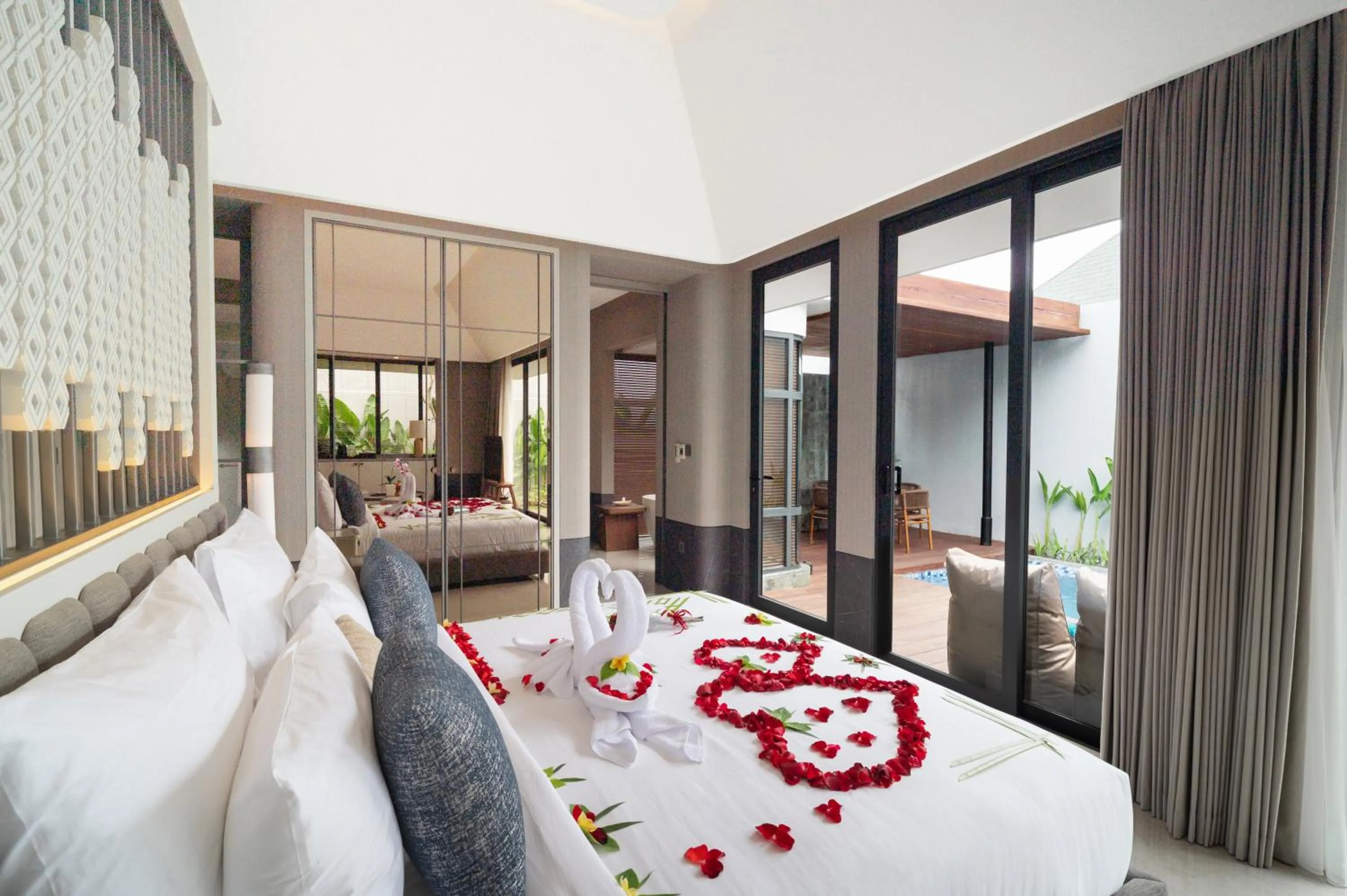 Bed in Javana Royal Villas