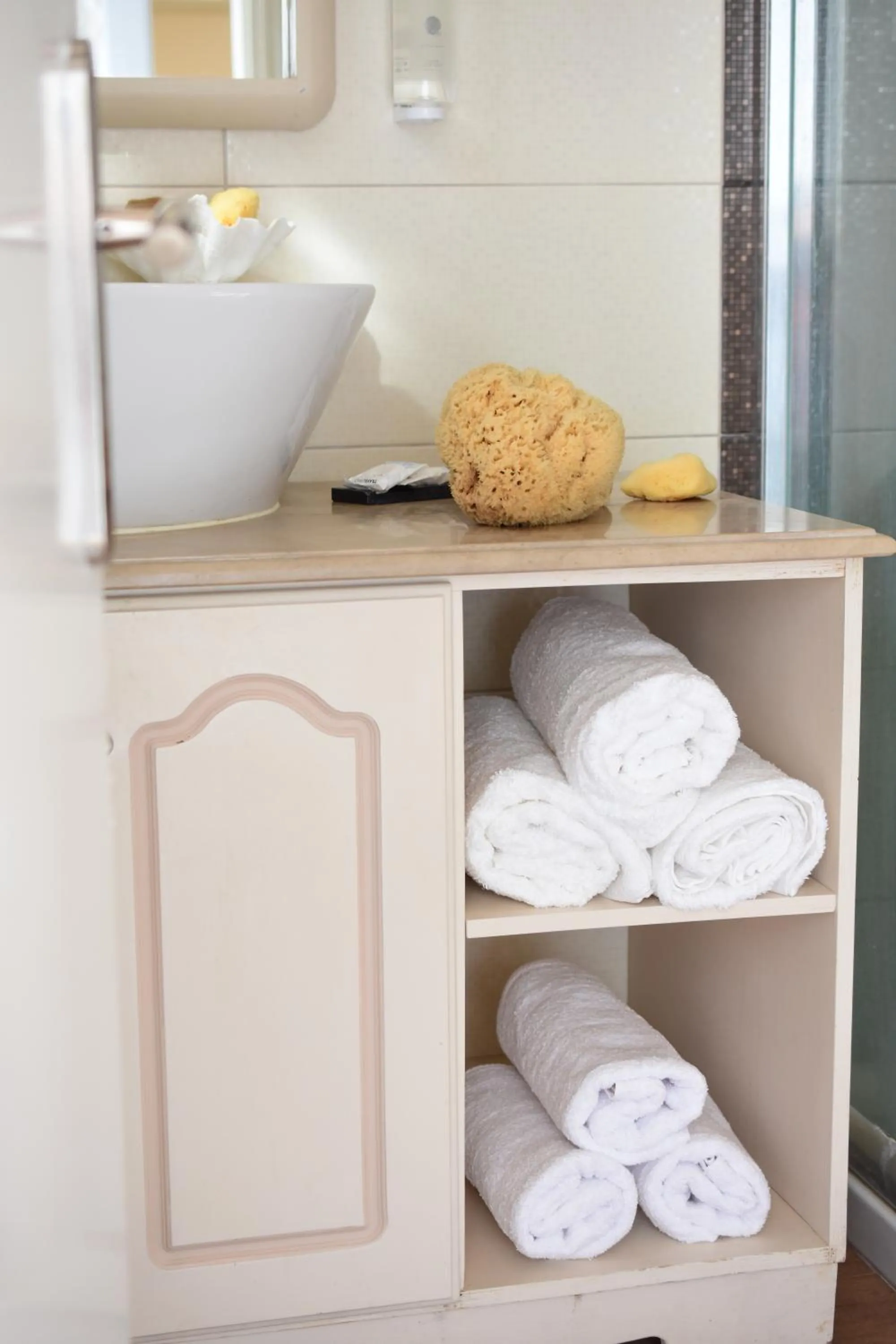 towels in Apollonia Hotel