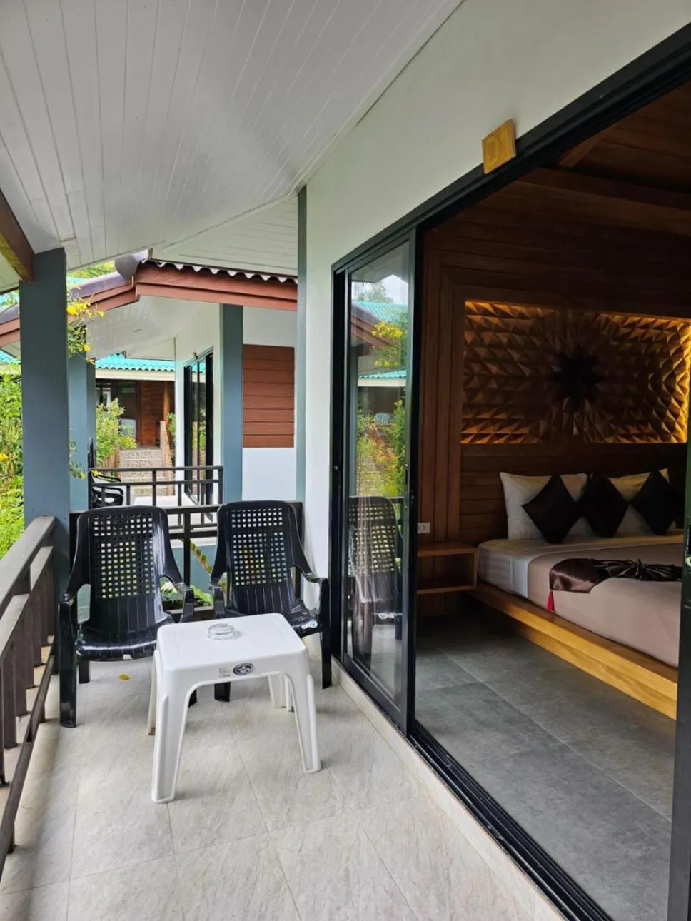 Balcony/Terrace, Bed in Kantiang Bay View Resort
