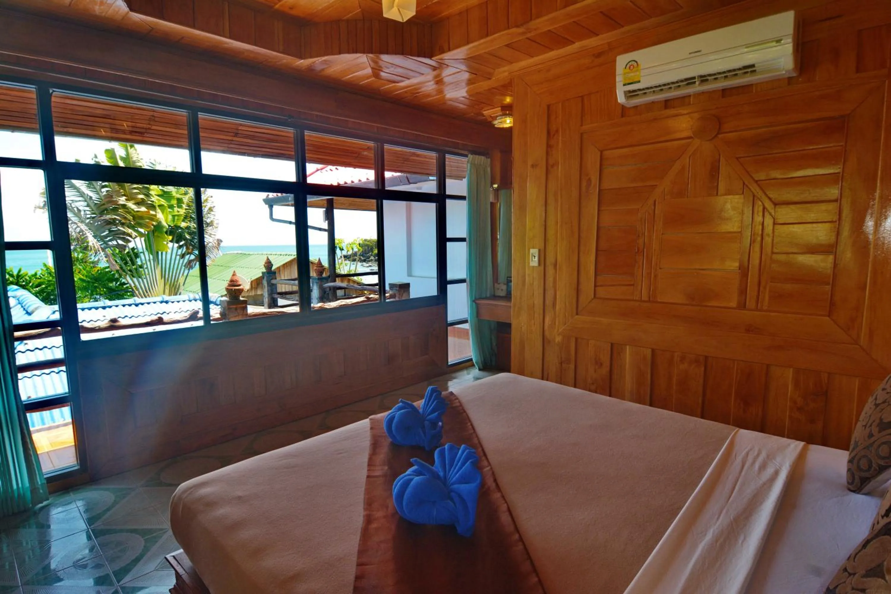 Sea view, Bed in Kantiang Bay View Resort