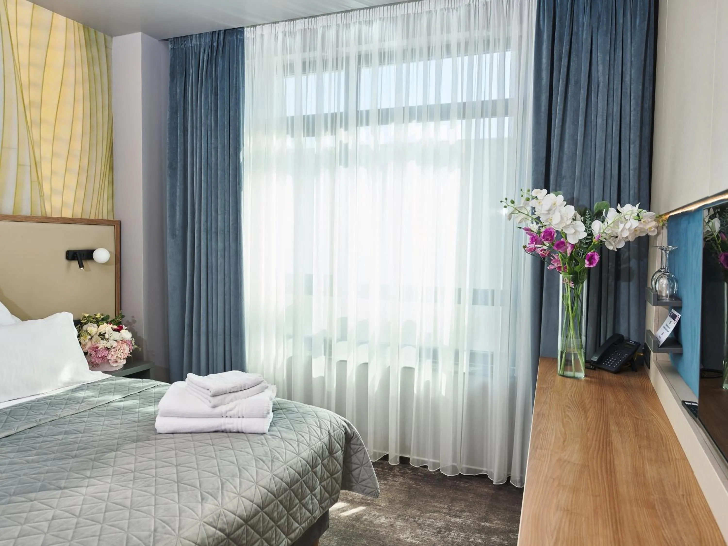 Photo of the whole room, Bed in Hotel EMD