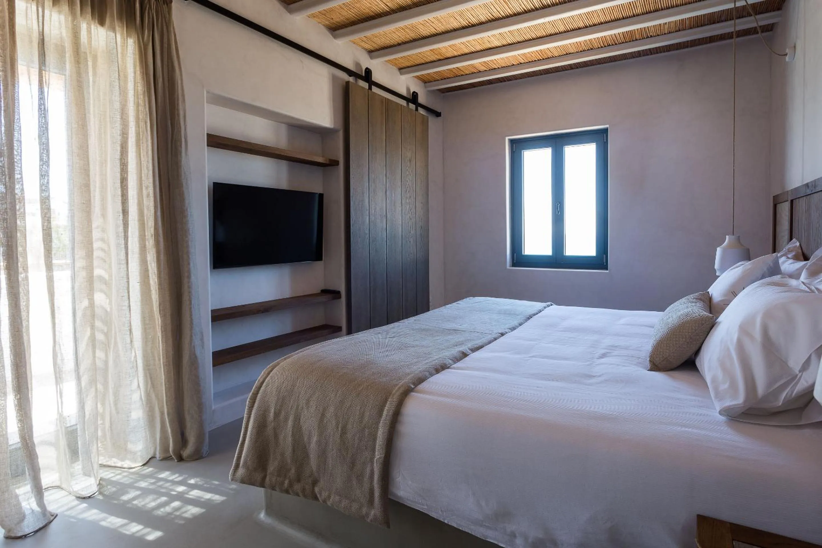 Photo of the whole room, Bed in Branco Mykonos