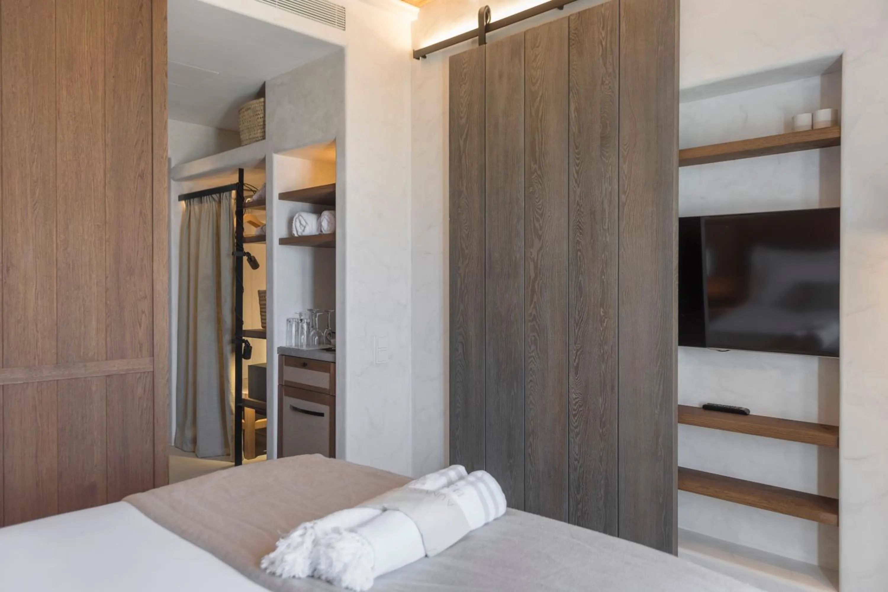 Photo of the whole room, Bed in Branco Mykonos